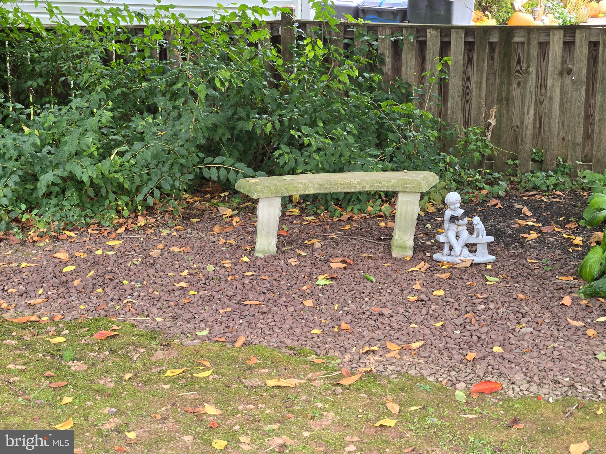 CONSTANT FRIENDSHIP - Residential