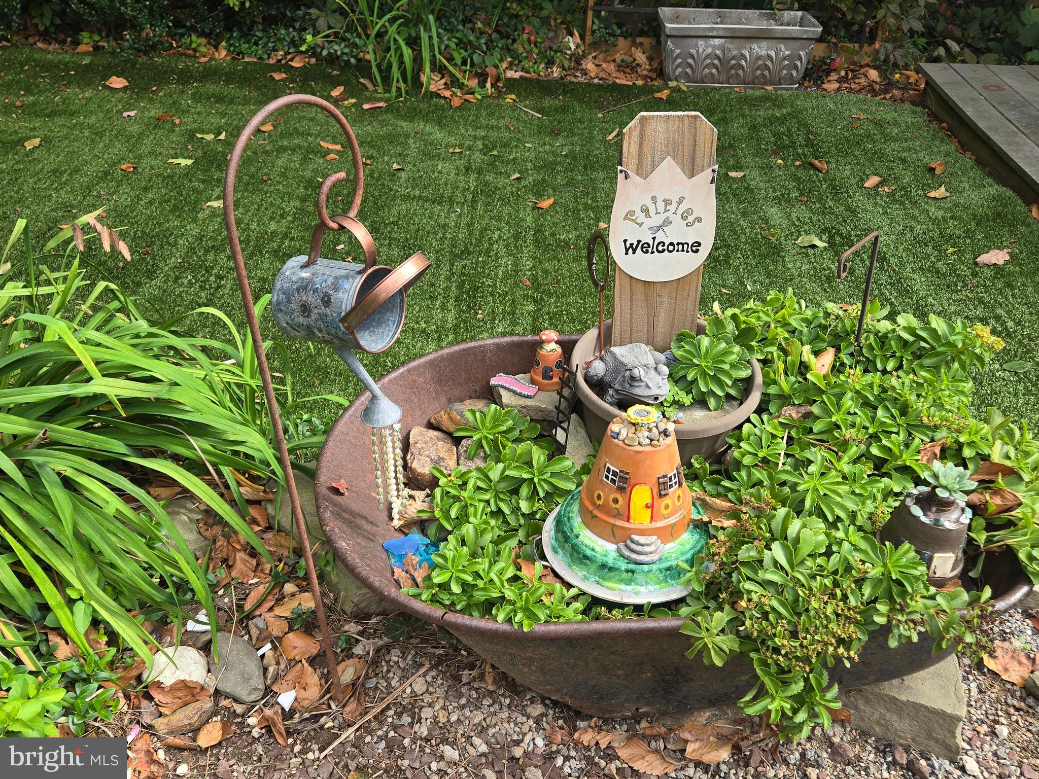 CONSTANT FRIENDSHIP - Residential