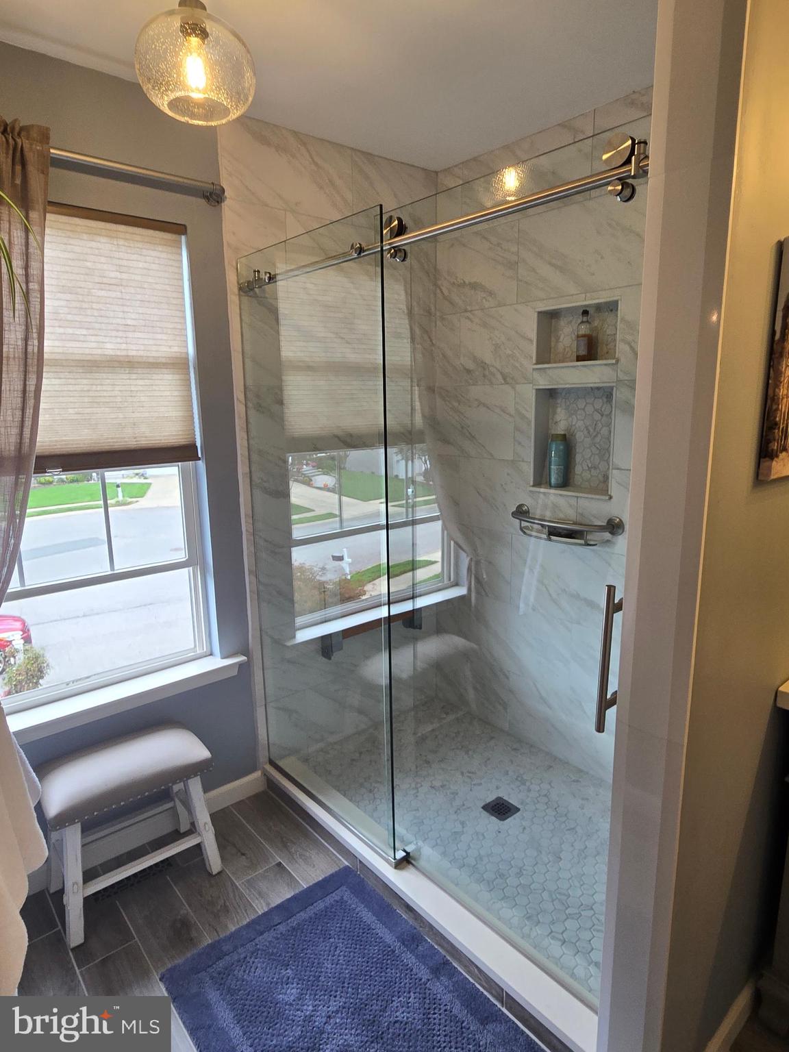 CONSTANT FRIENDSHIP - Residential