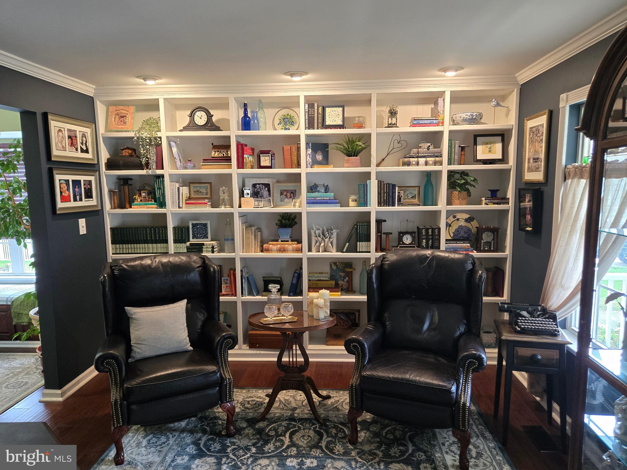 CONSTANT FRIENDSHIP - Residential