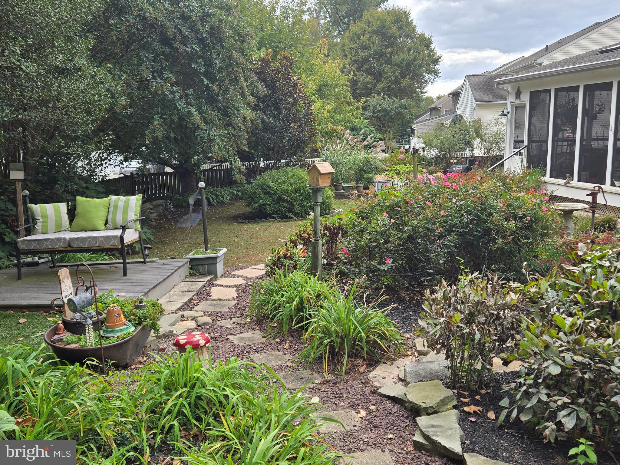 CONSTANT FRIENDSHIP - Residential