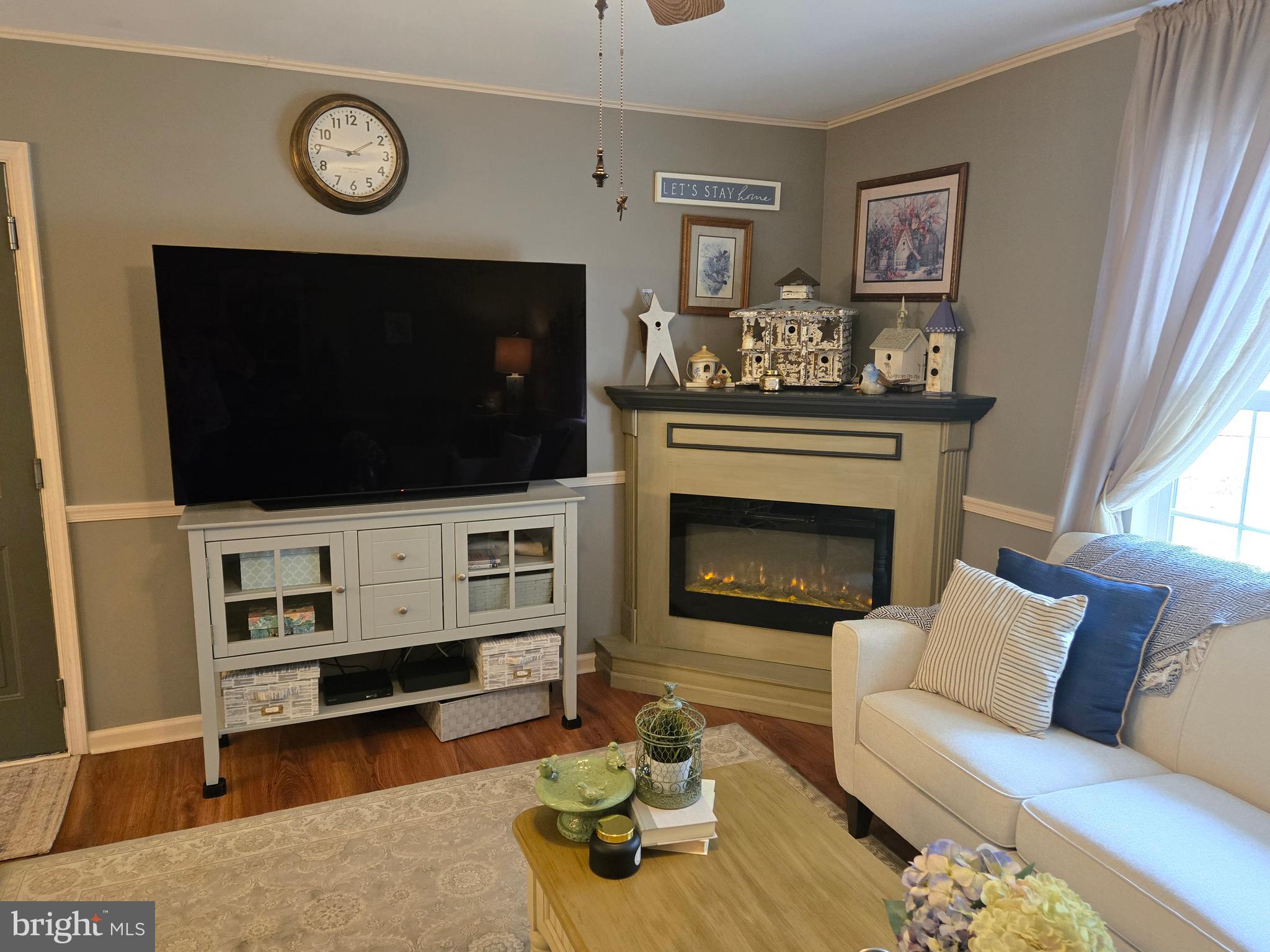 CONSTANT FRIENDSHIP - Residential