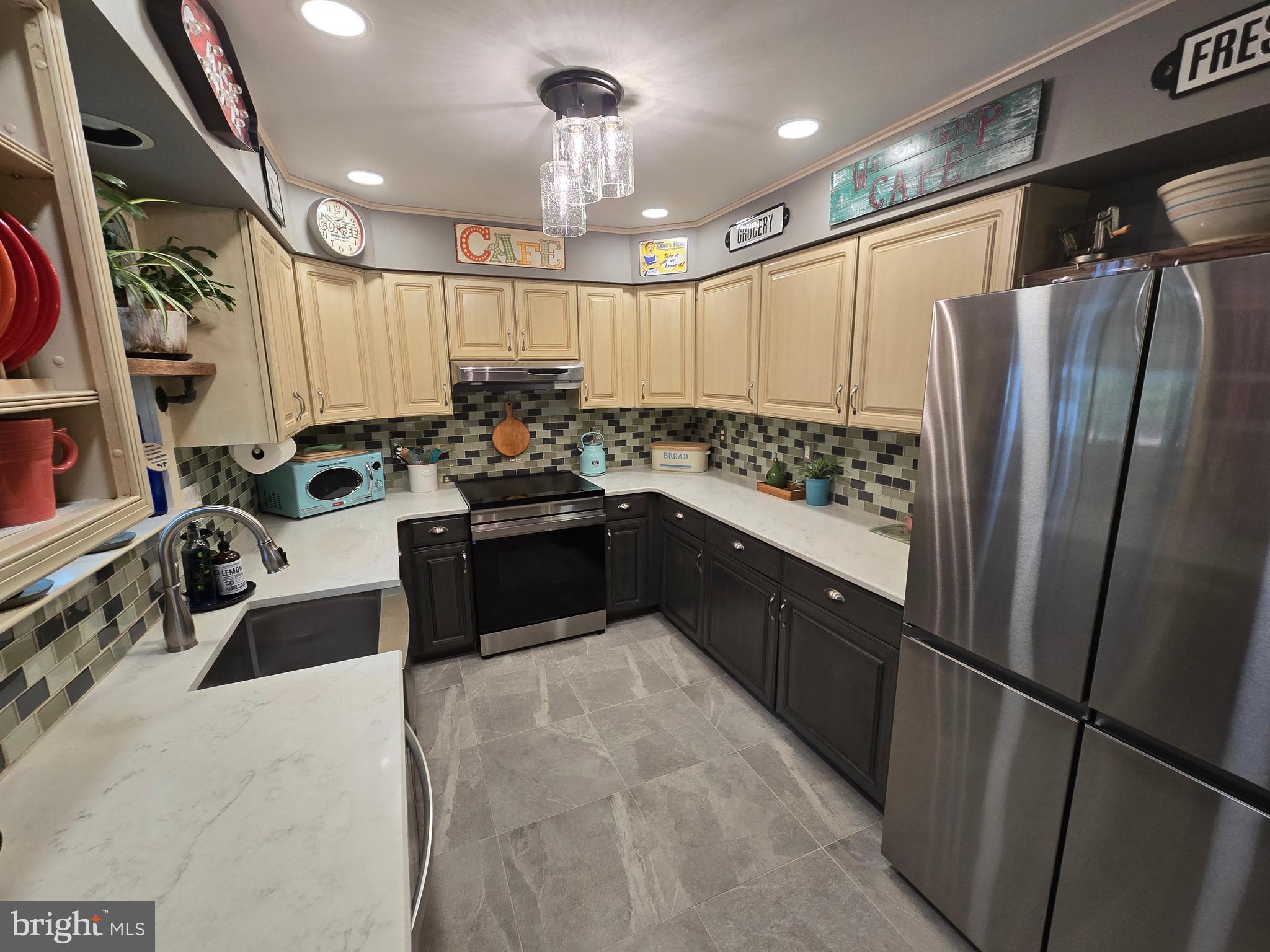 CONSTANT FRIENDSHIP - Residential