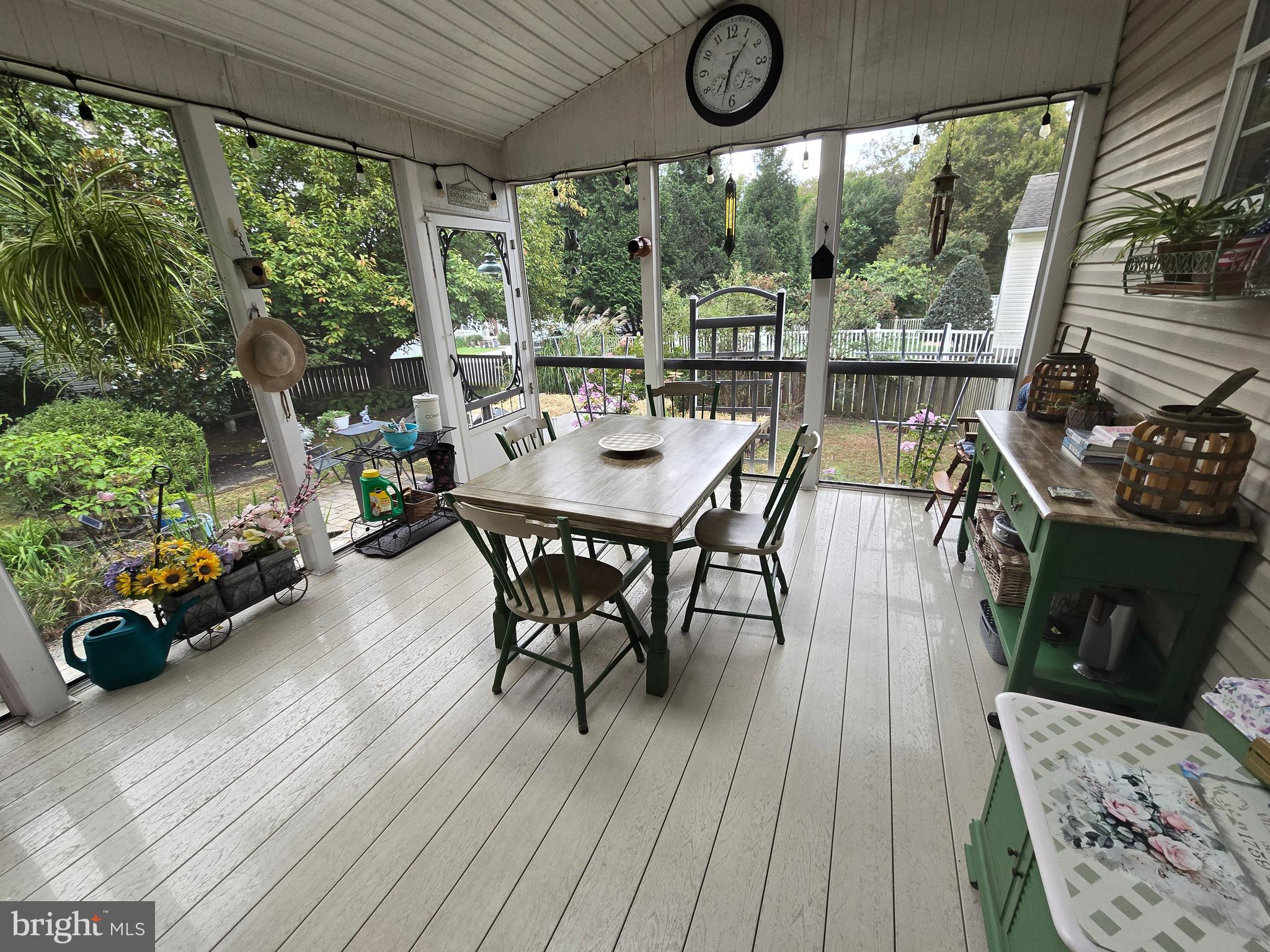 CONSTANT FRIENDSHIP - Residential