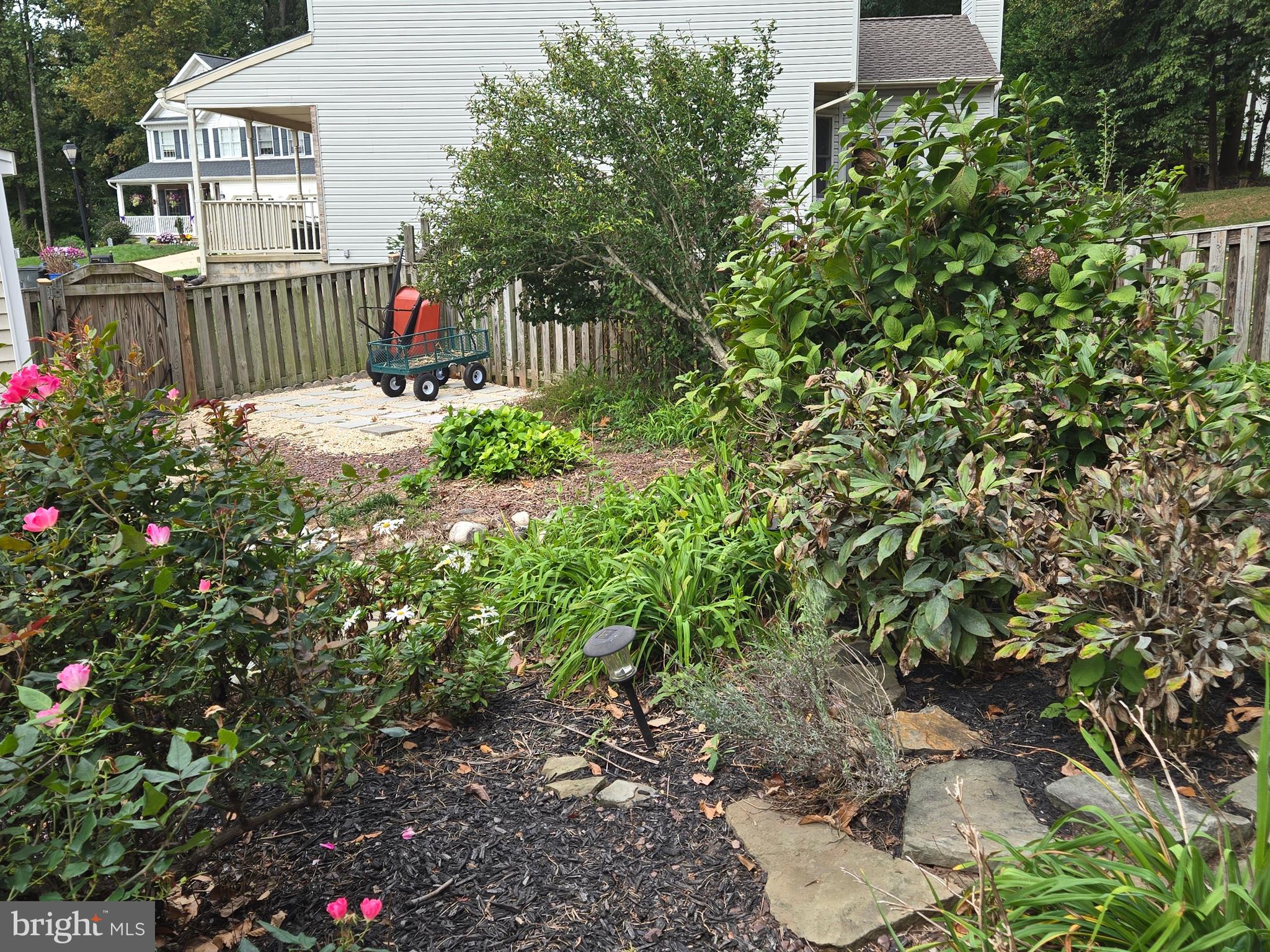 CONSTANT FRIENDSHIP - Residential