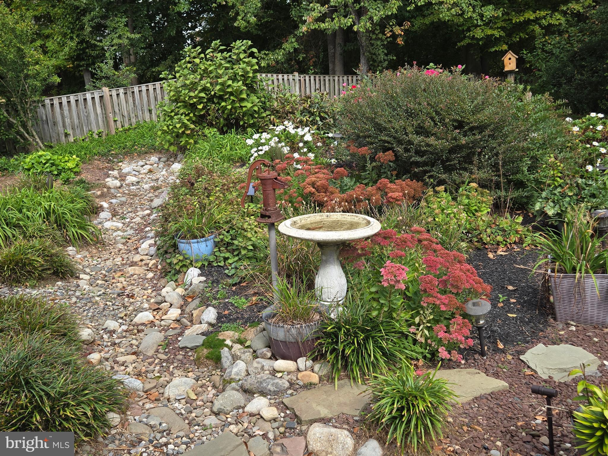 CONSTANT FRIENDSHIP - Residential