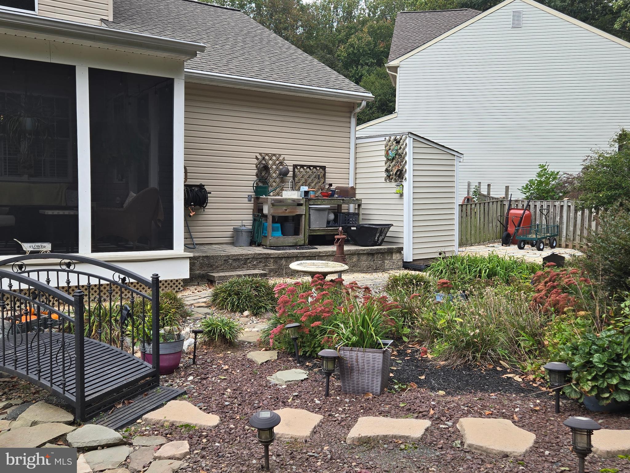 CONSTANT FRIENDSHIP - Residential