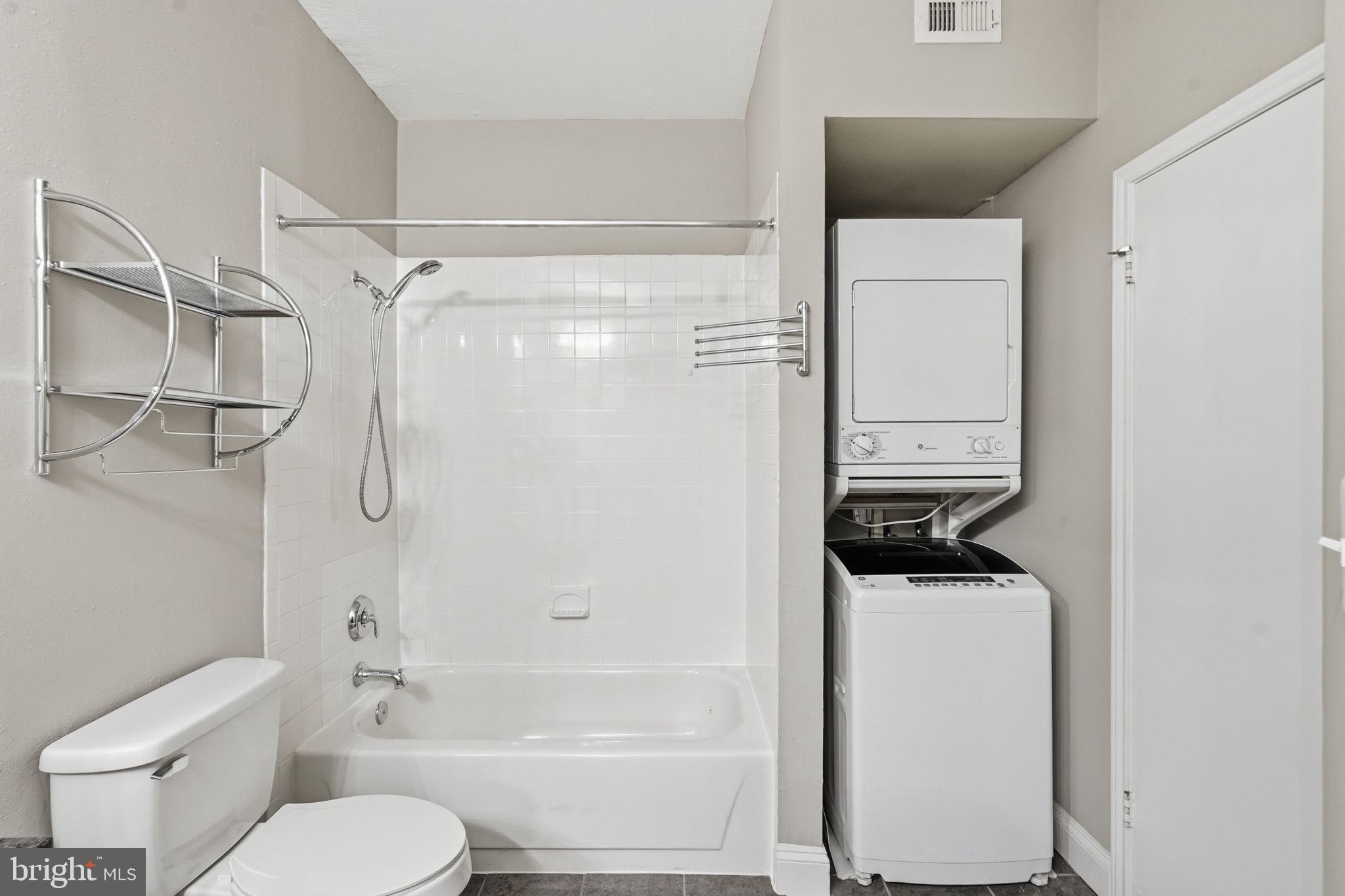 PENDERBROOK SQUARE CONDOMINIUMS - Residential