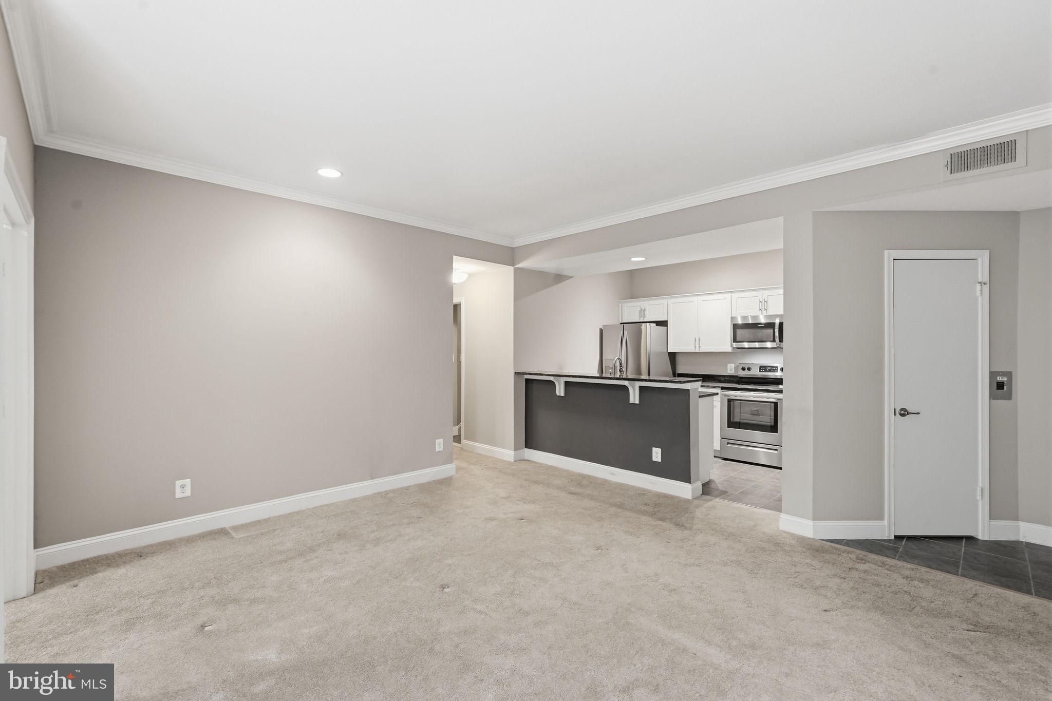 PENDERBROOK SQUARE CONDOMINIUMS - Residential