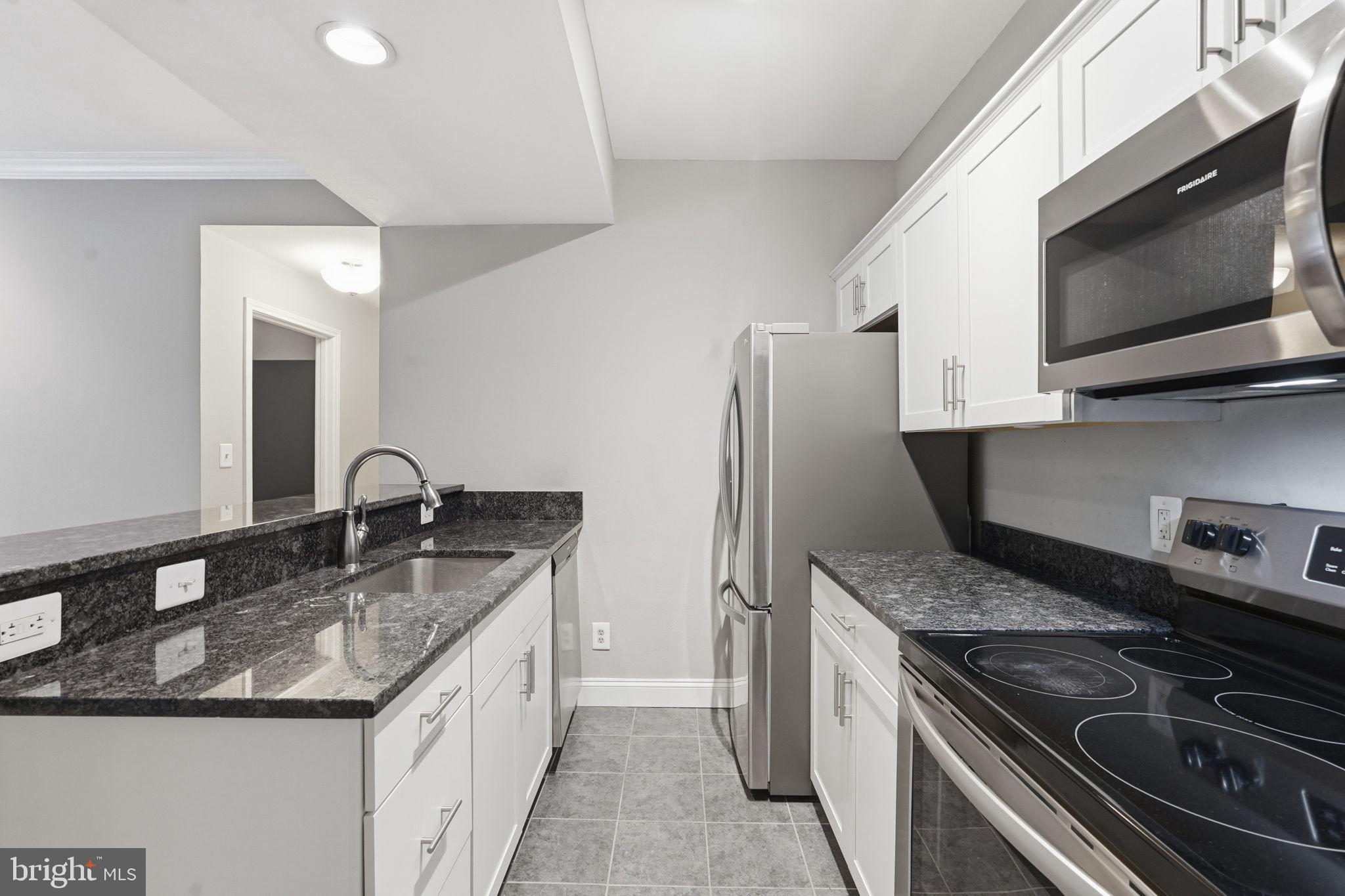 PENDERBROOK SQUARE CONDOMINIUMS - Residential