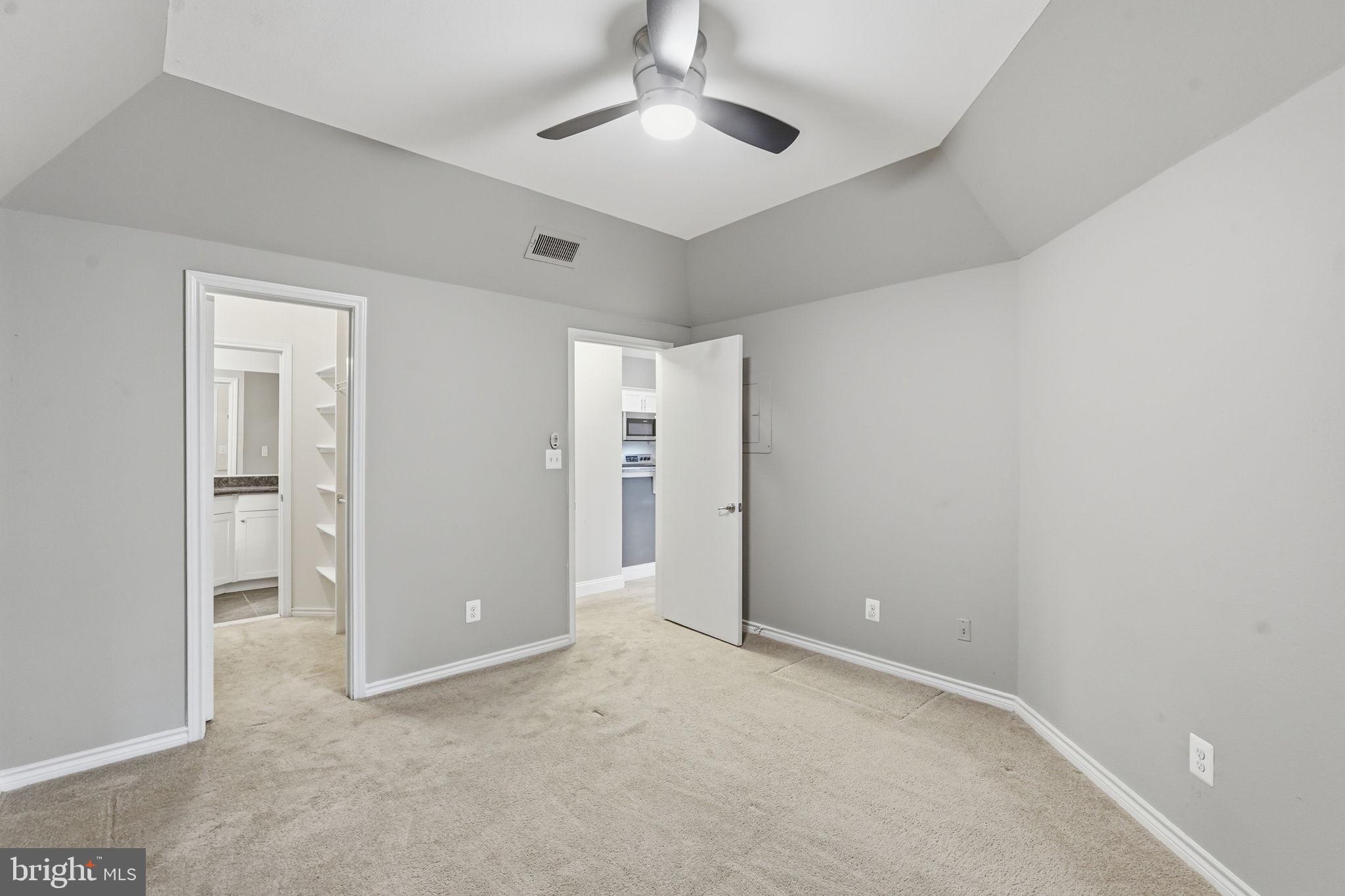 PENDERBROOK SQUARE CONDOMINIUMS - Residential