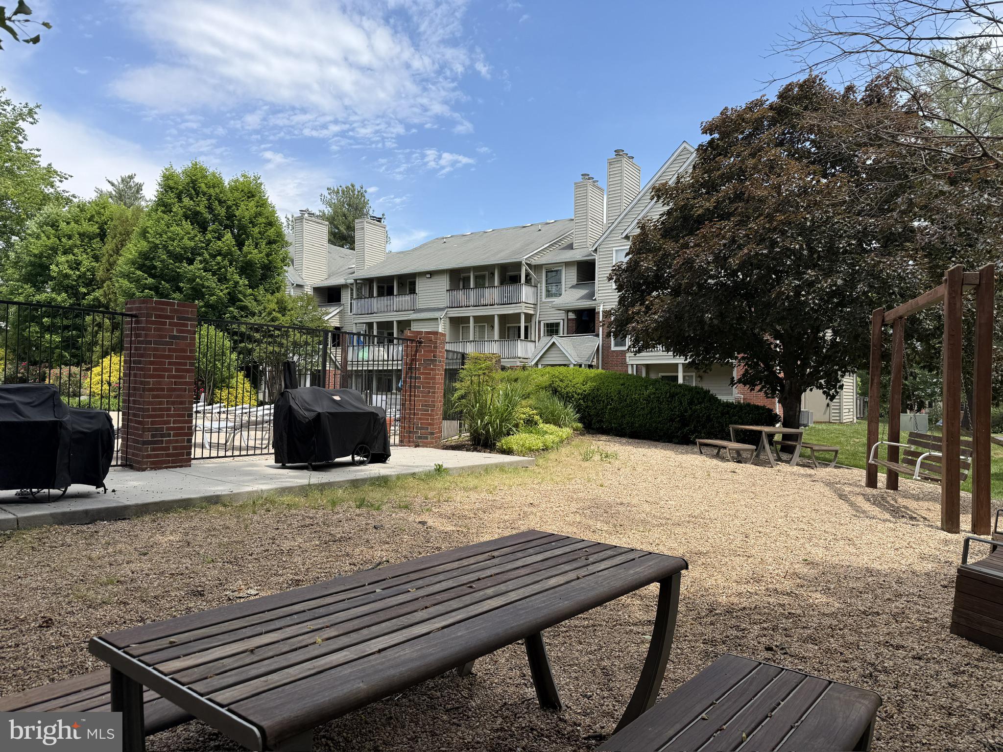 PENDERBROOK SQUARE CONDOMINIUMS - Residential
