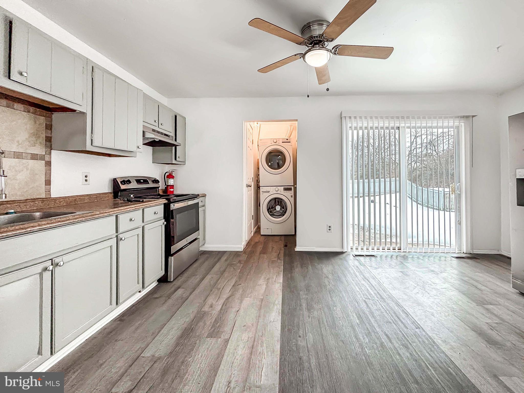 1521 CHARLESTOWN DRIVE