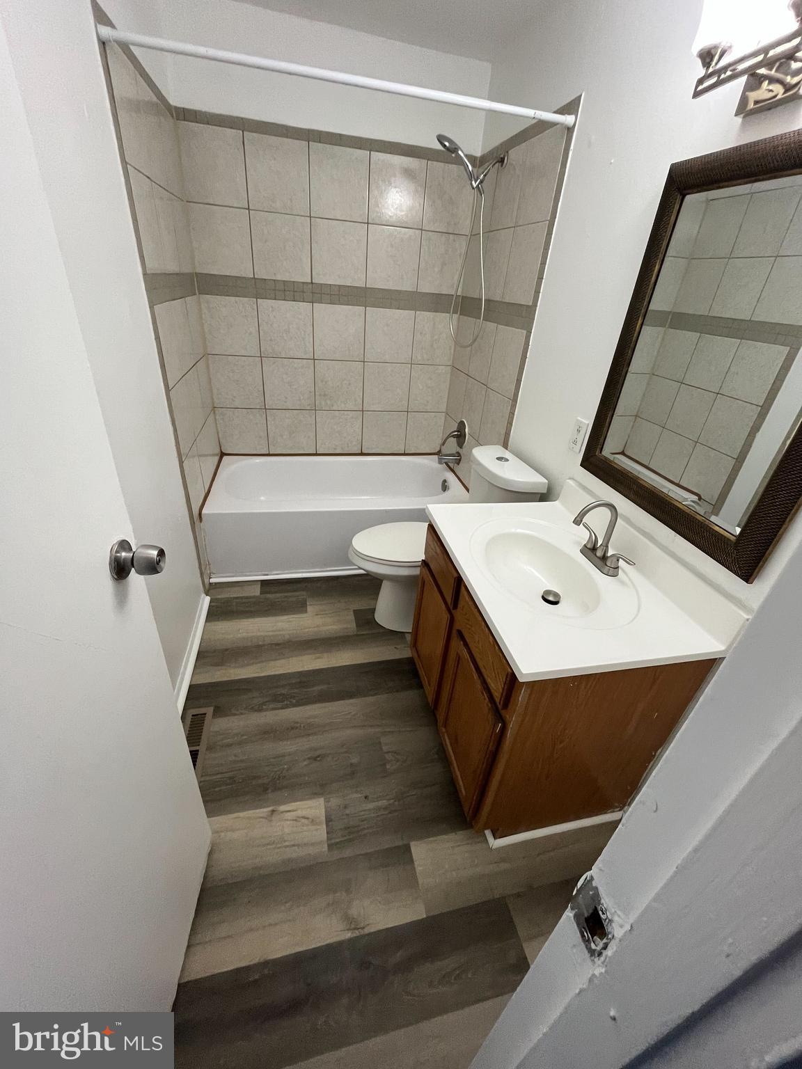 HARFORD SQUARE - Residential