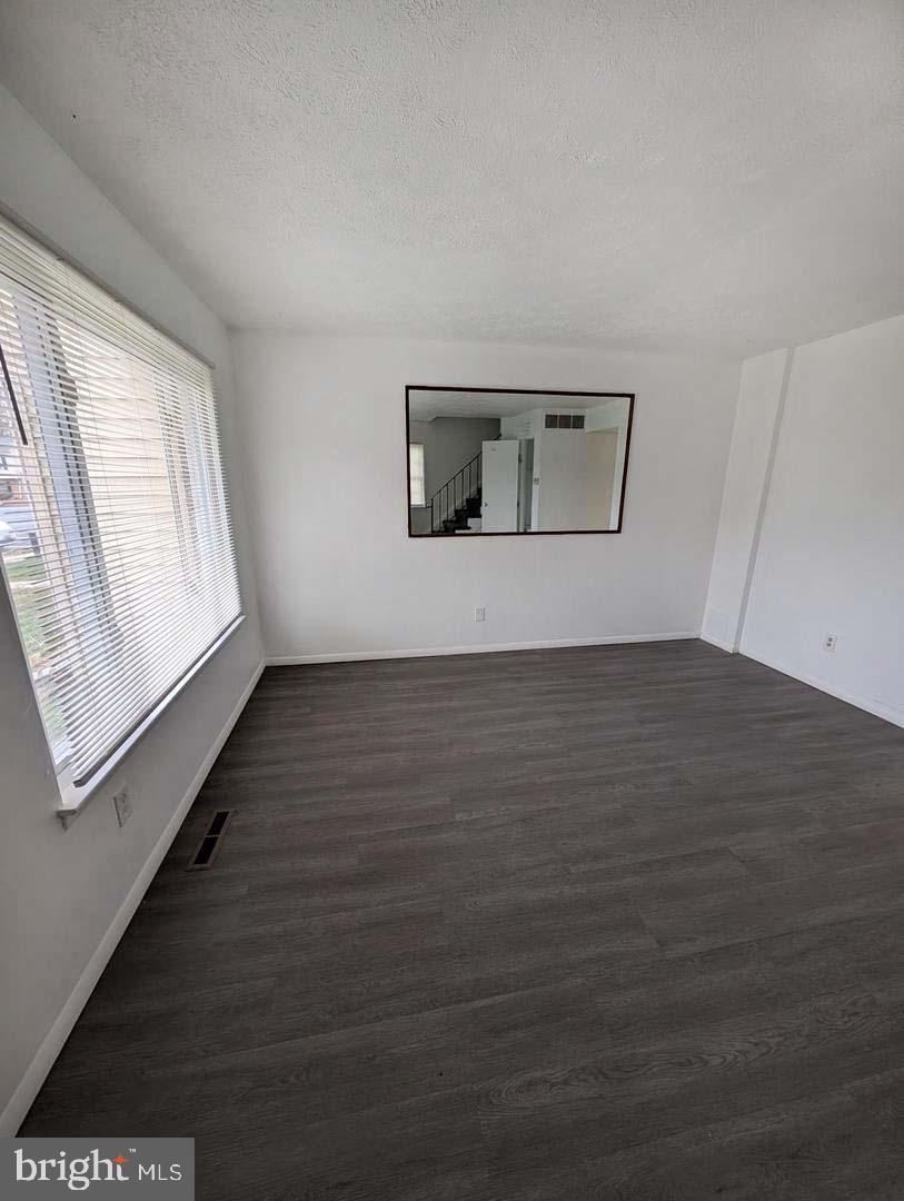 HARFORD SQUARE - Residential