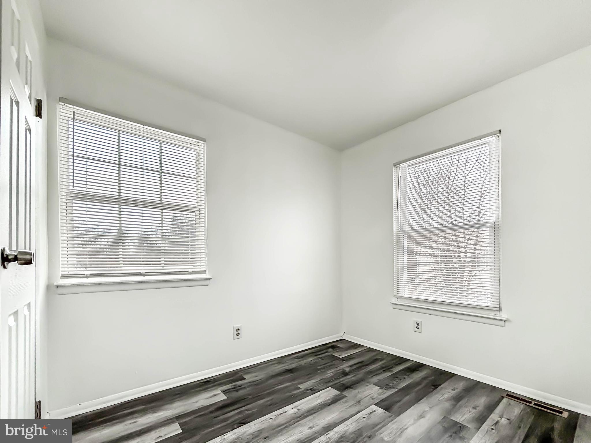 HARFORD SQUARE - Residential