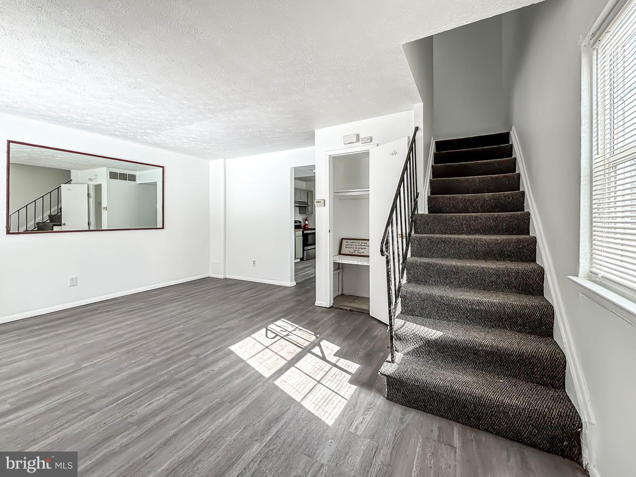 HARFORD SQUARE - Residential