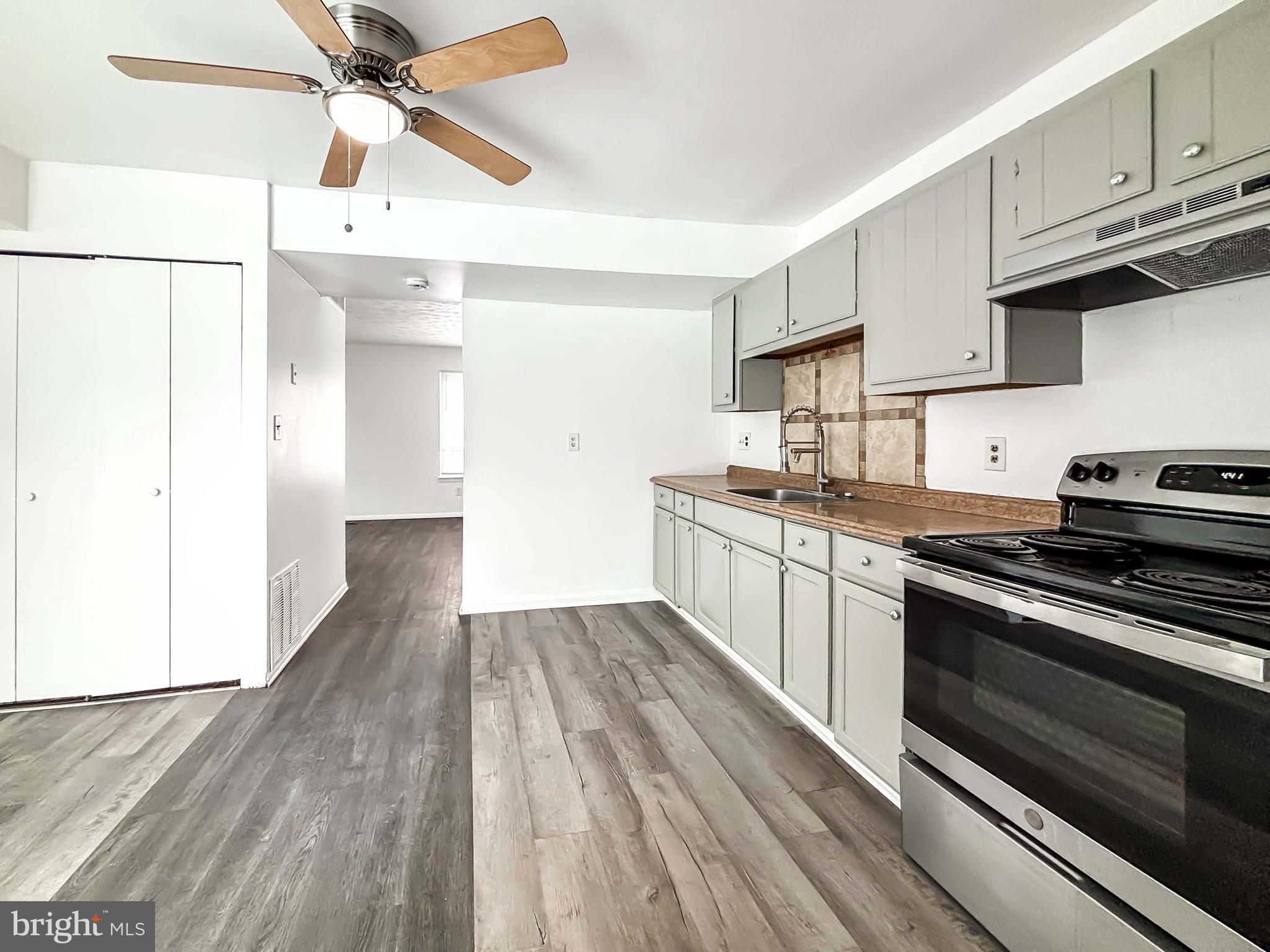 1521 CHARLESTOWN DRIVE