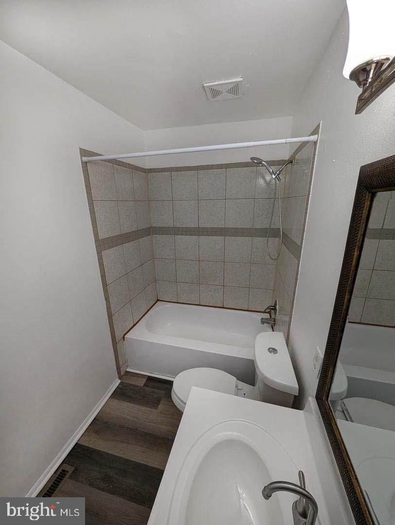 HARFORD SQUARE - Residential