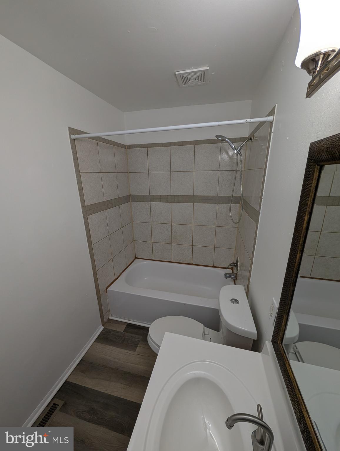 HARFORD SQUARE - Residential