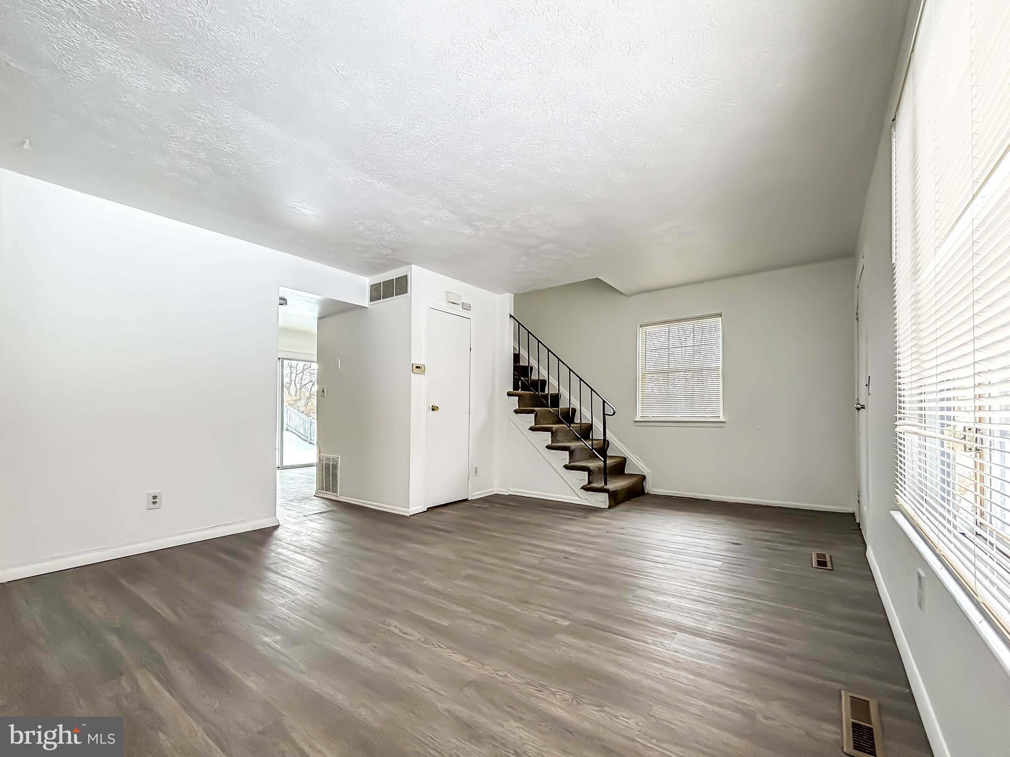 HARFORD SQUARE - Residential