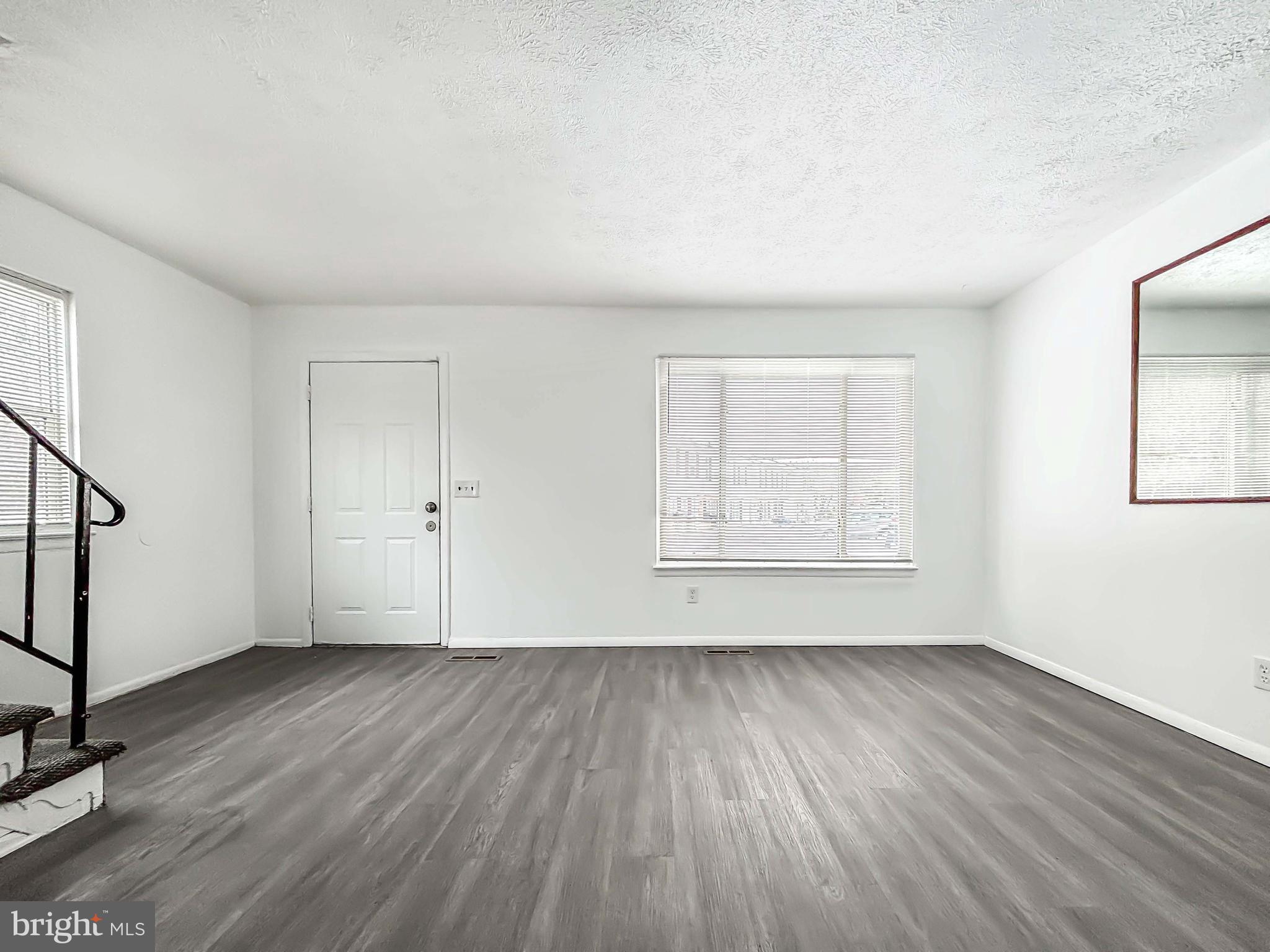 HARFORD SQUARE - Residential