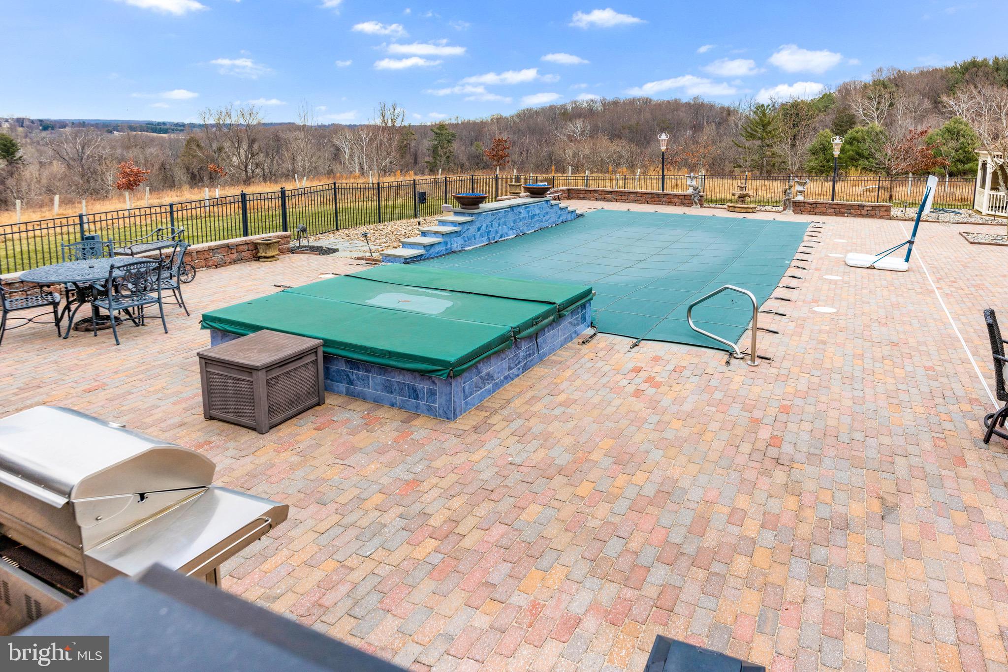 HUNT VALLEY ESTATES - Residential