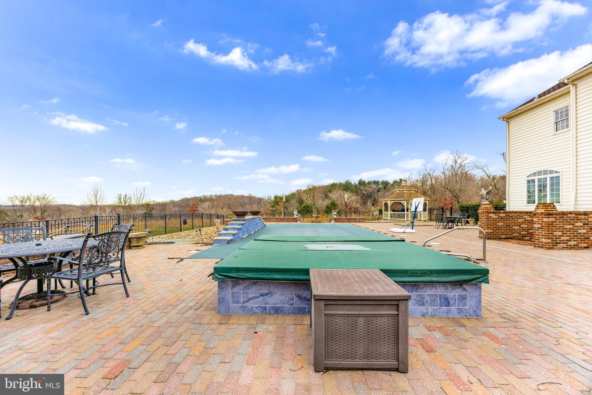 HUNT VALLEY ESTATES - Residential