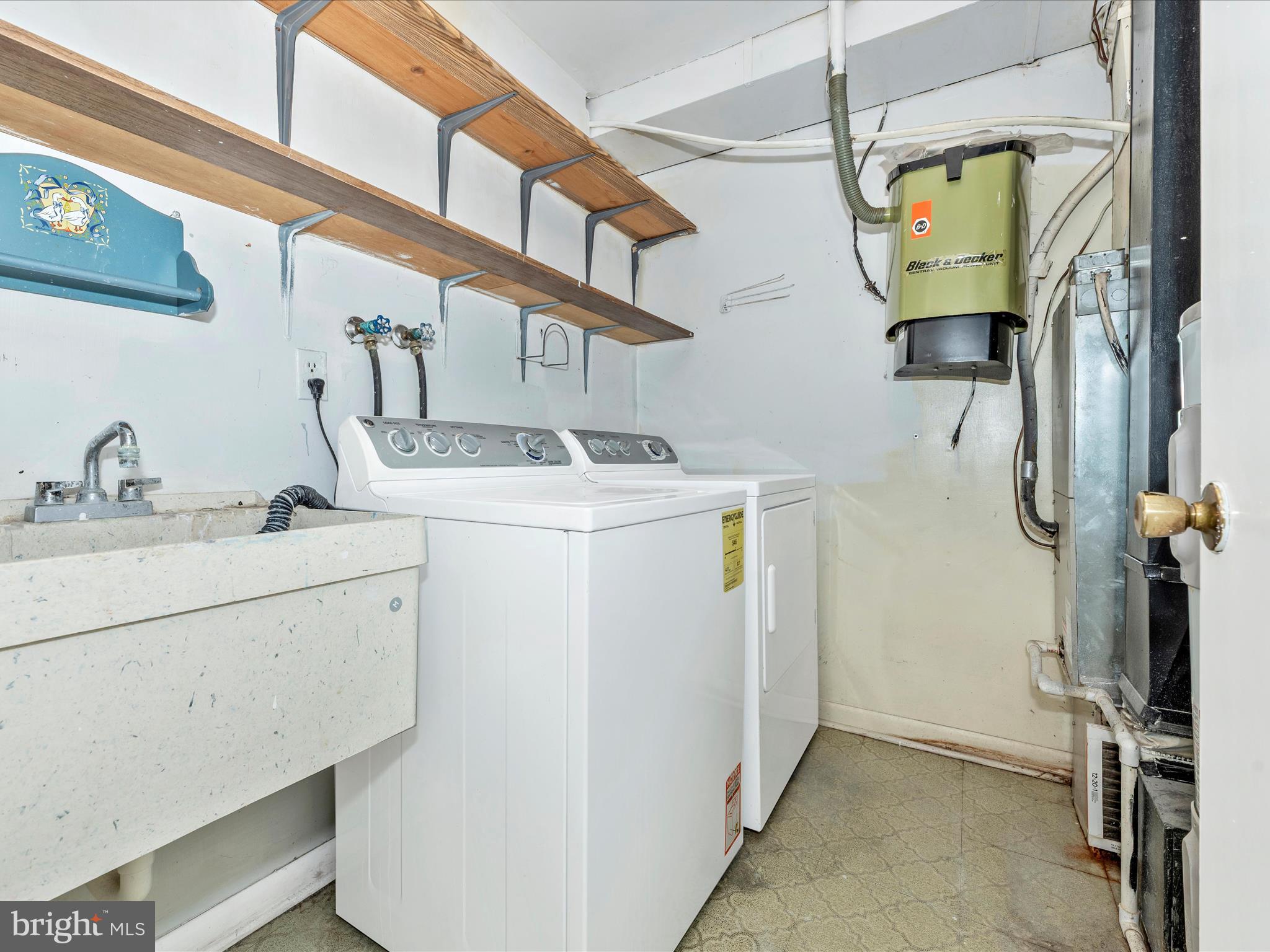 FRIENDLY ACRES - Residential