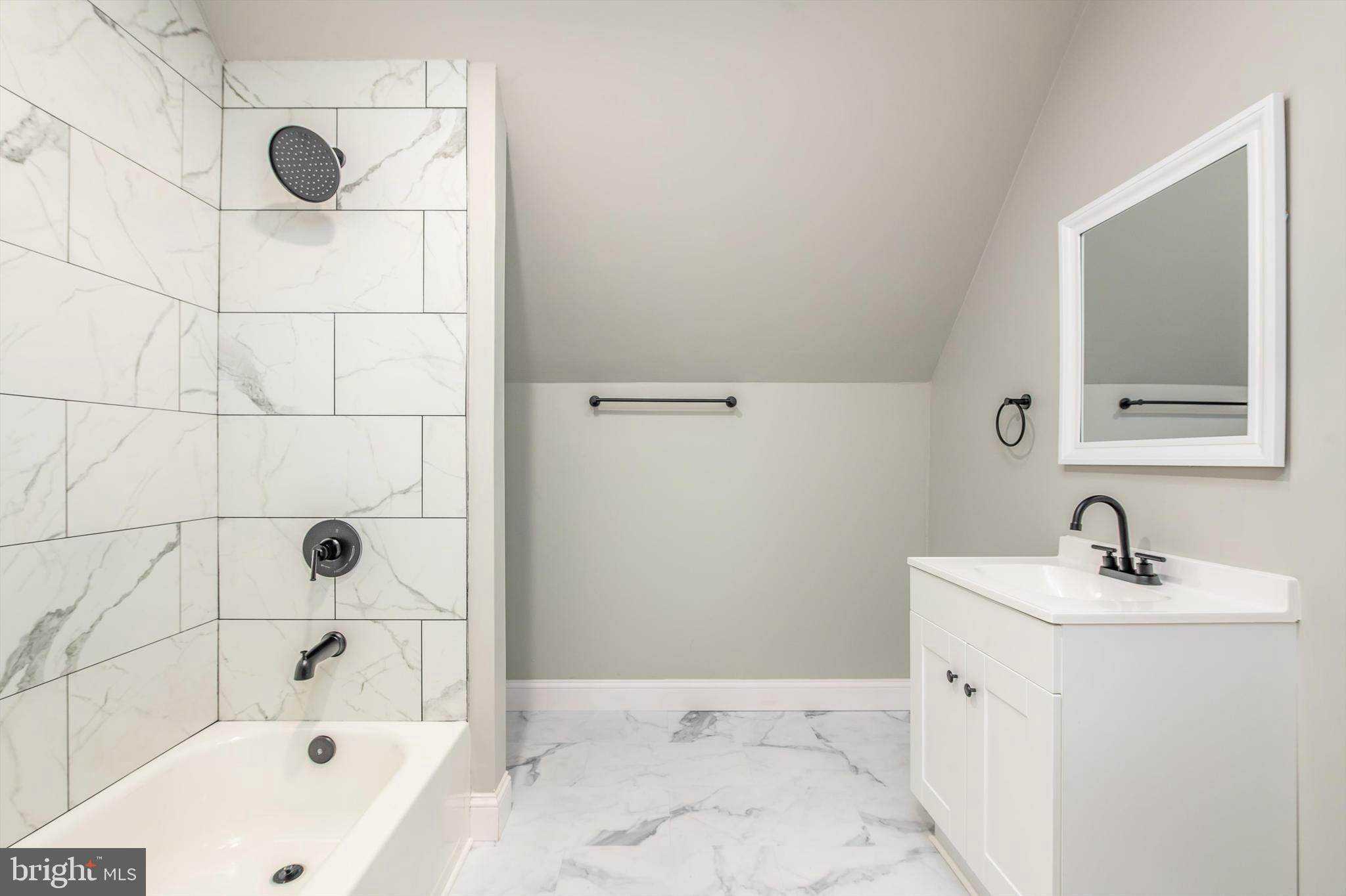 HAWKS NEST - Residential