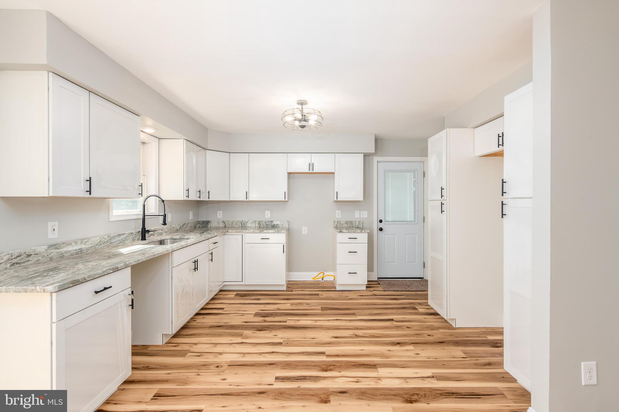 HAWKS NEST - Residential