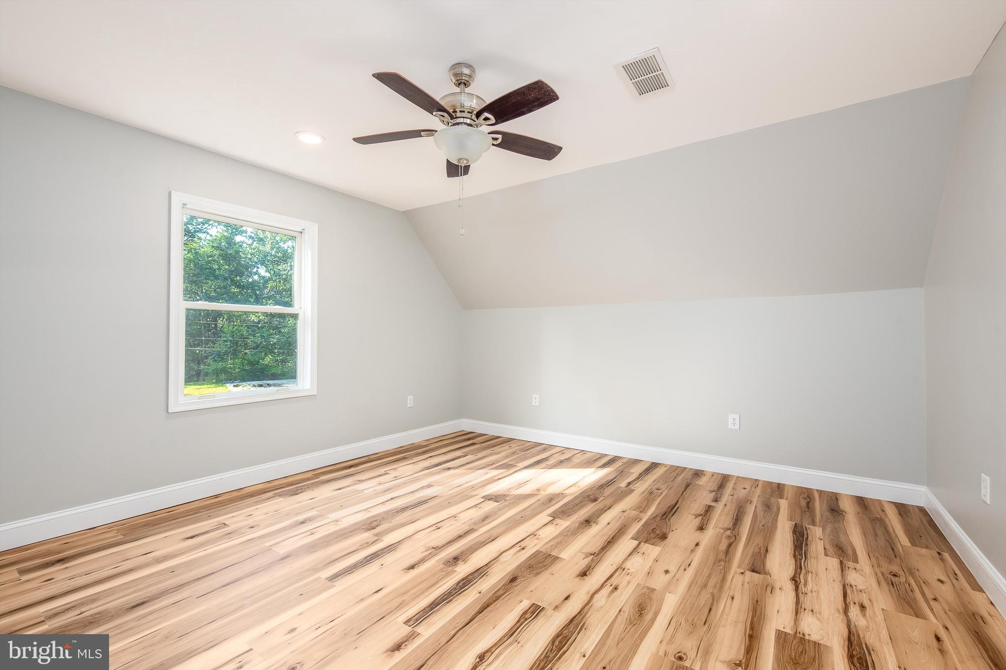 HAWKS NEST - Residential