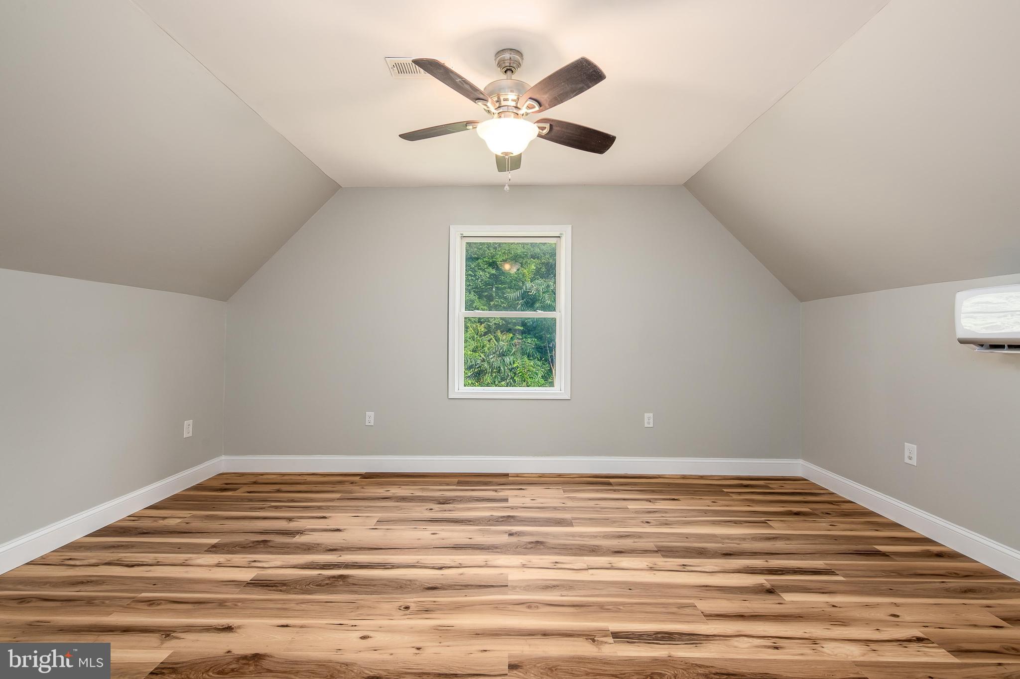 HAWKS NEST - Residential