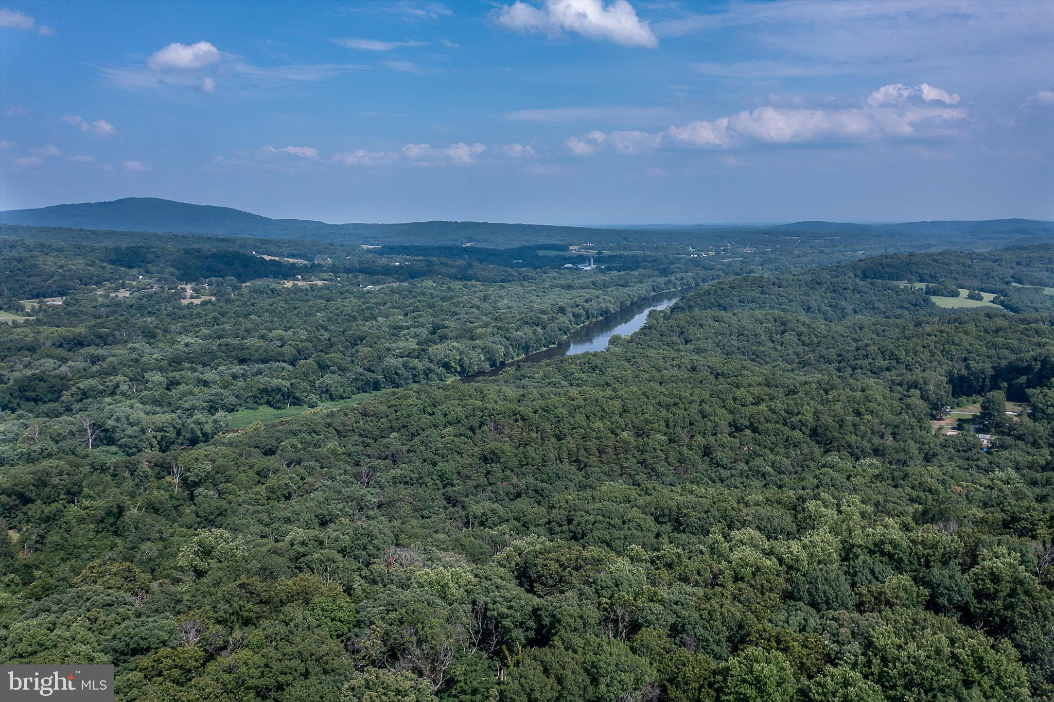 HAWKS NEST - Residential