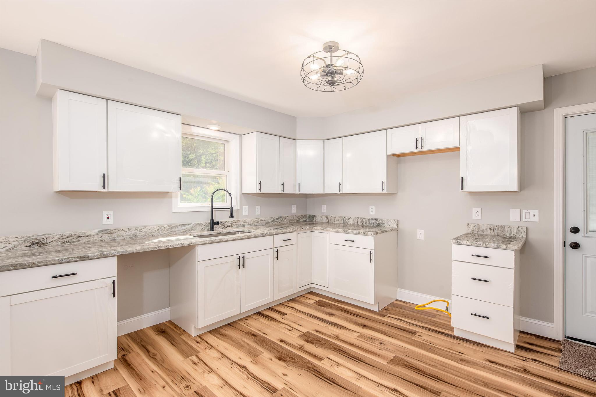 HAWKS NEST - Residential