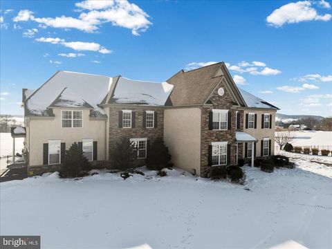 Townhouse For Sale - 331 Ironstone Lane<br/> ELVERSON, PA 19520