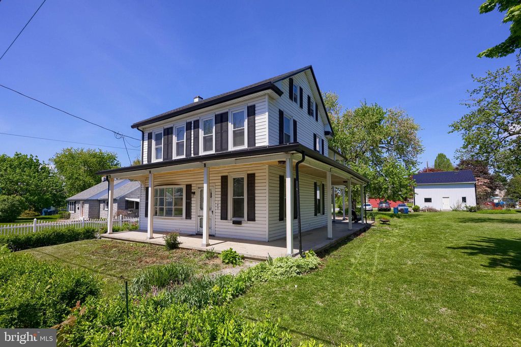 Photo of 149 W Broad Street, SALUNGA, PA 17538 (MLS # PALA2087116)