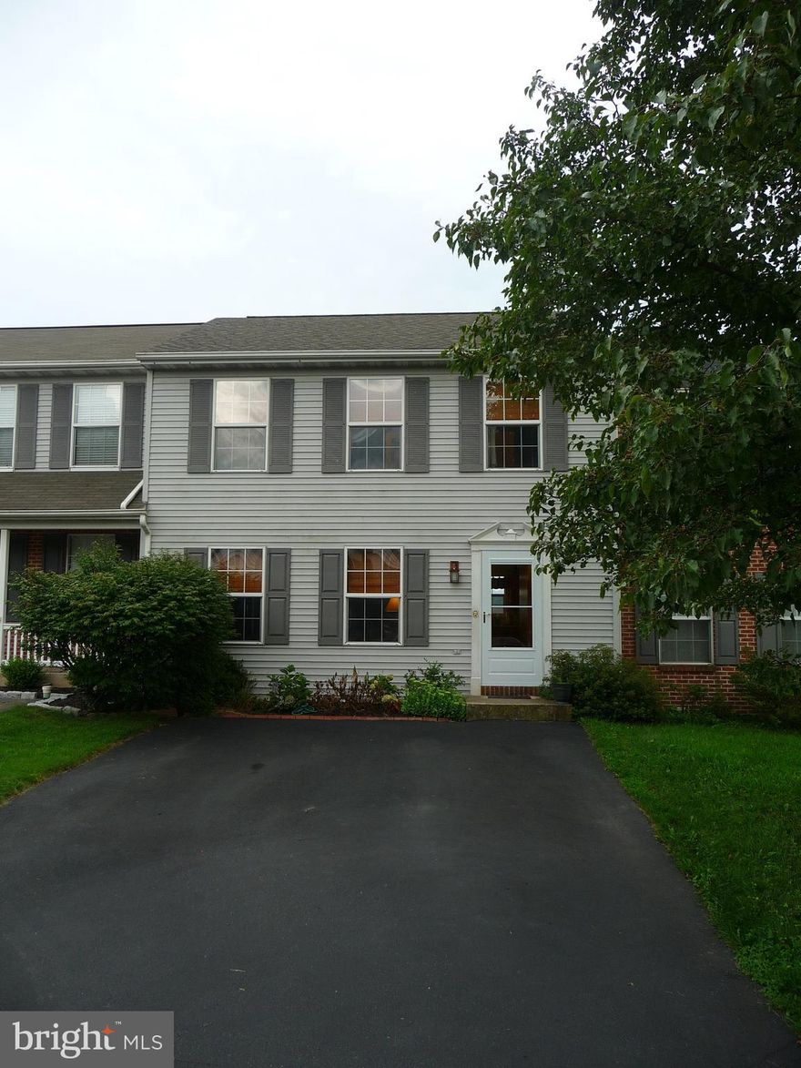 Great Townhouse backs to open common area. Some fresh paint. New tile in kitchen and foyer. New roof in 2012. New hot water heater in 2012. Excellent walk able neighborhood.