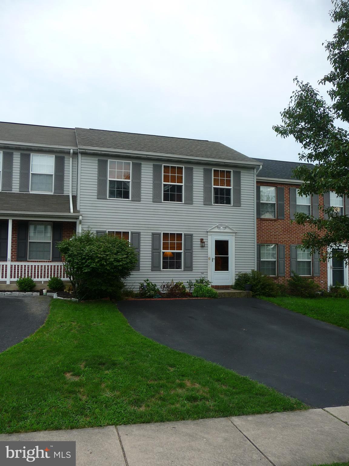 MAYTOWN VILLAGE SQUARE - Residential