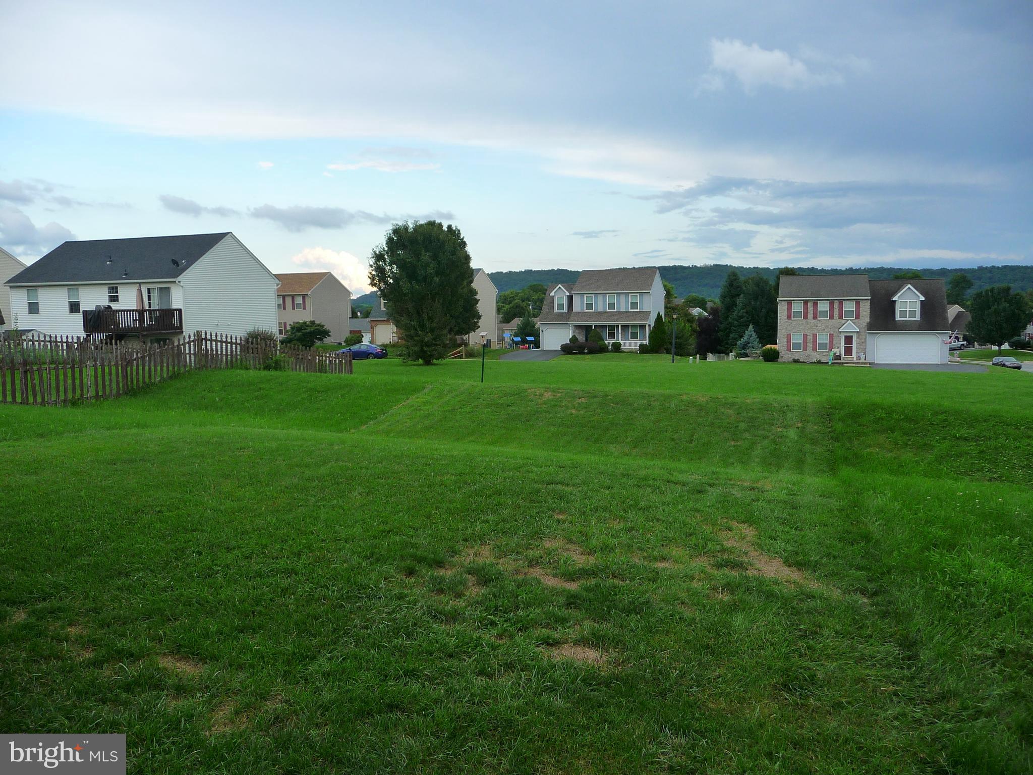 MAYTOWN VILLAGE SQUARE - Residential