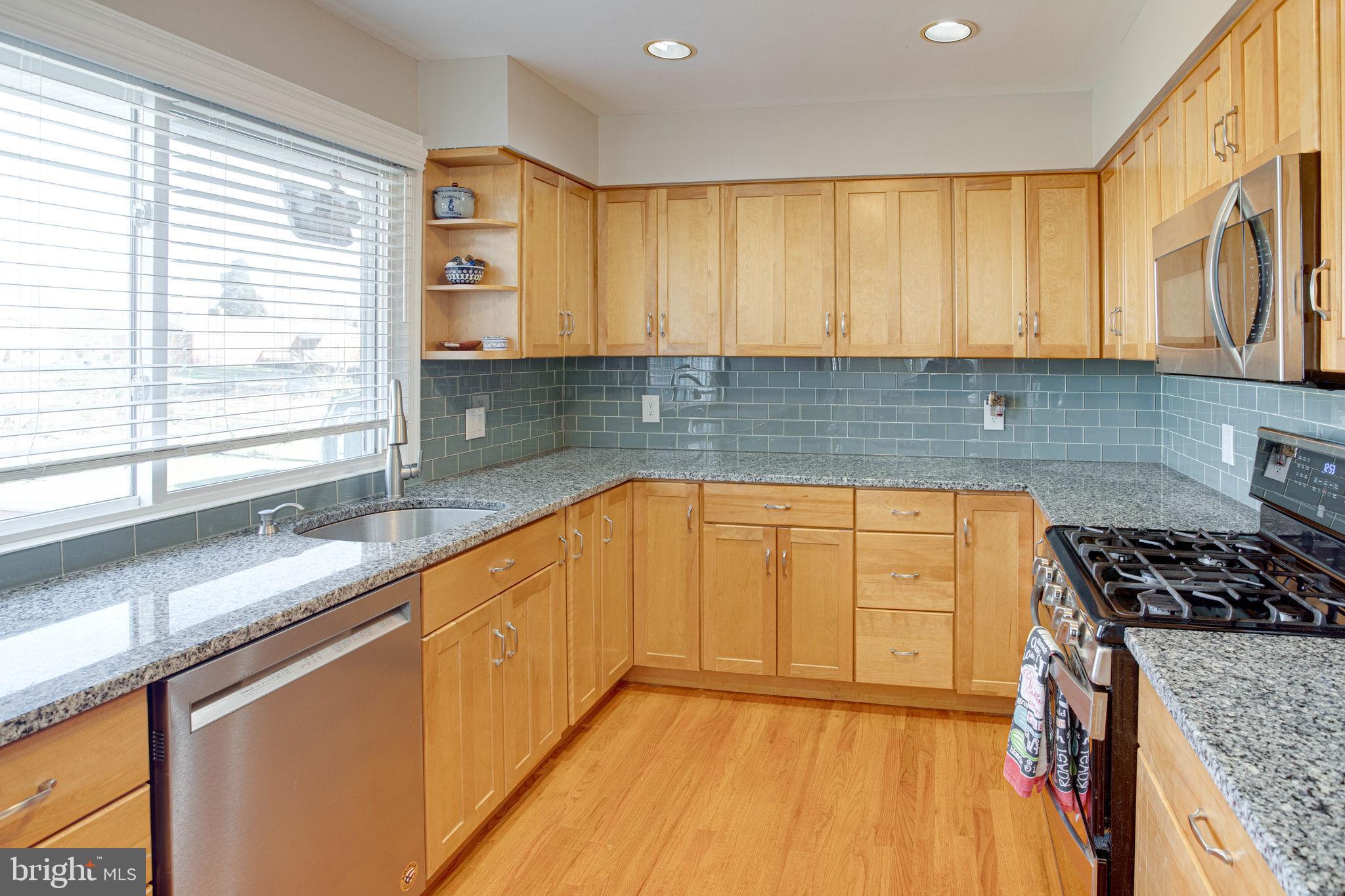 COUNTRY CLUB VIEW - Residential