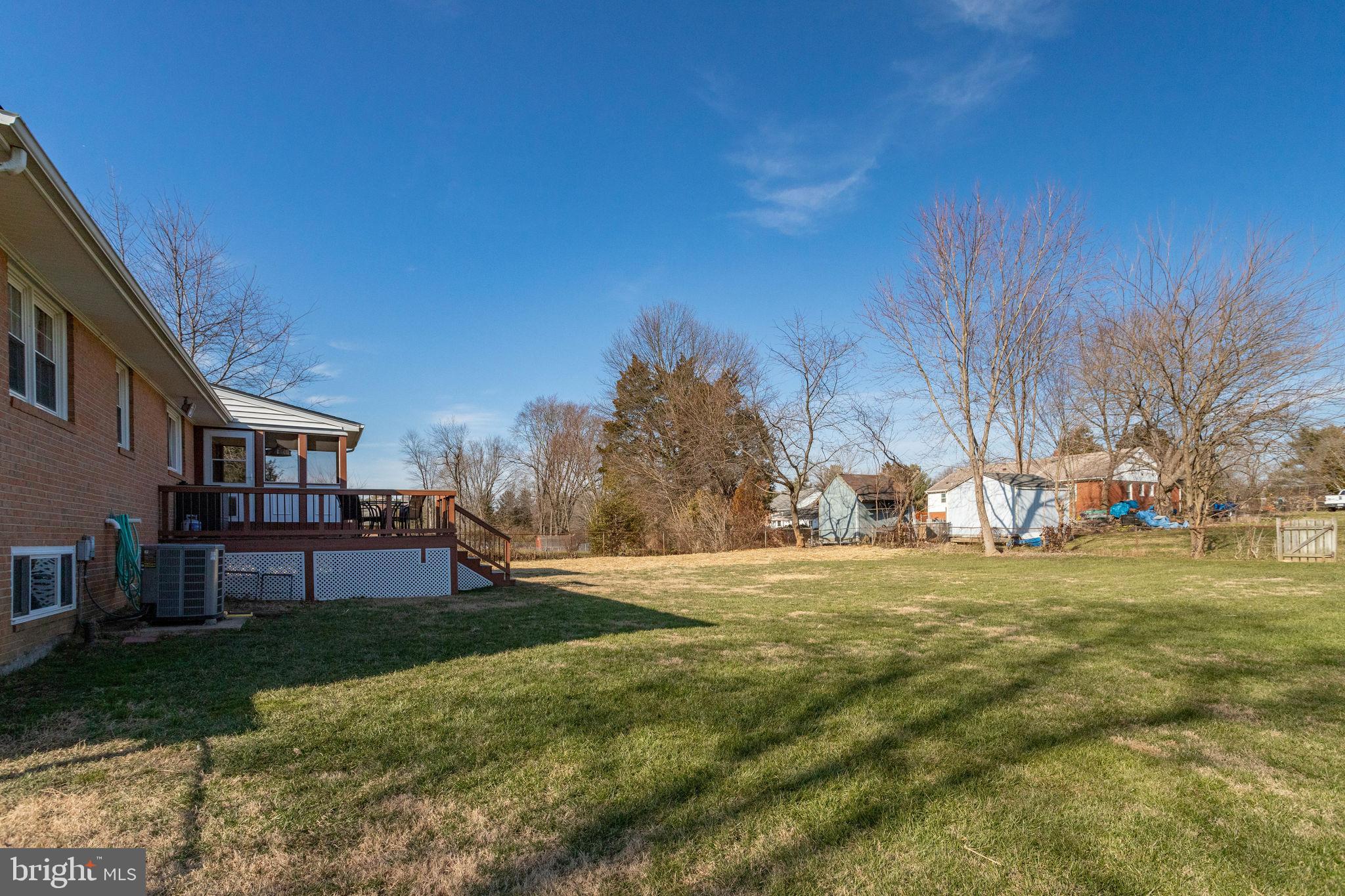 COUNTRY CLUB VIEW - Residential