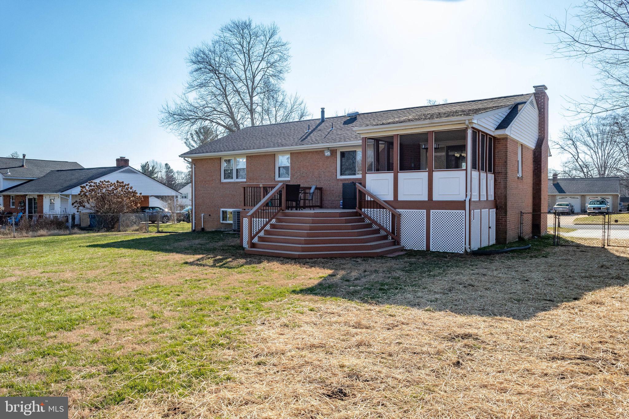 COUNTRY CLUB VIEW - Residential