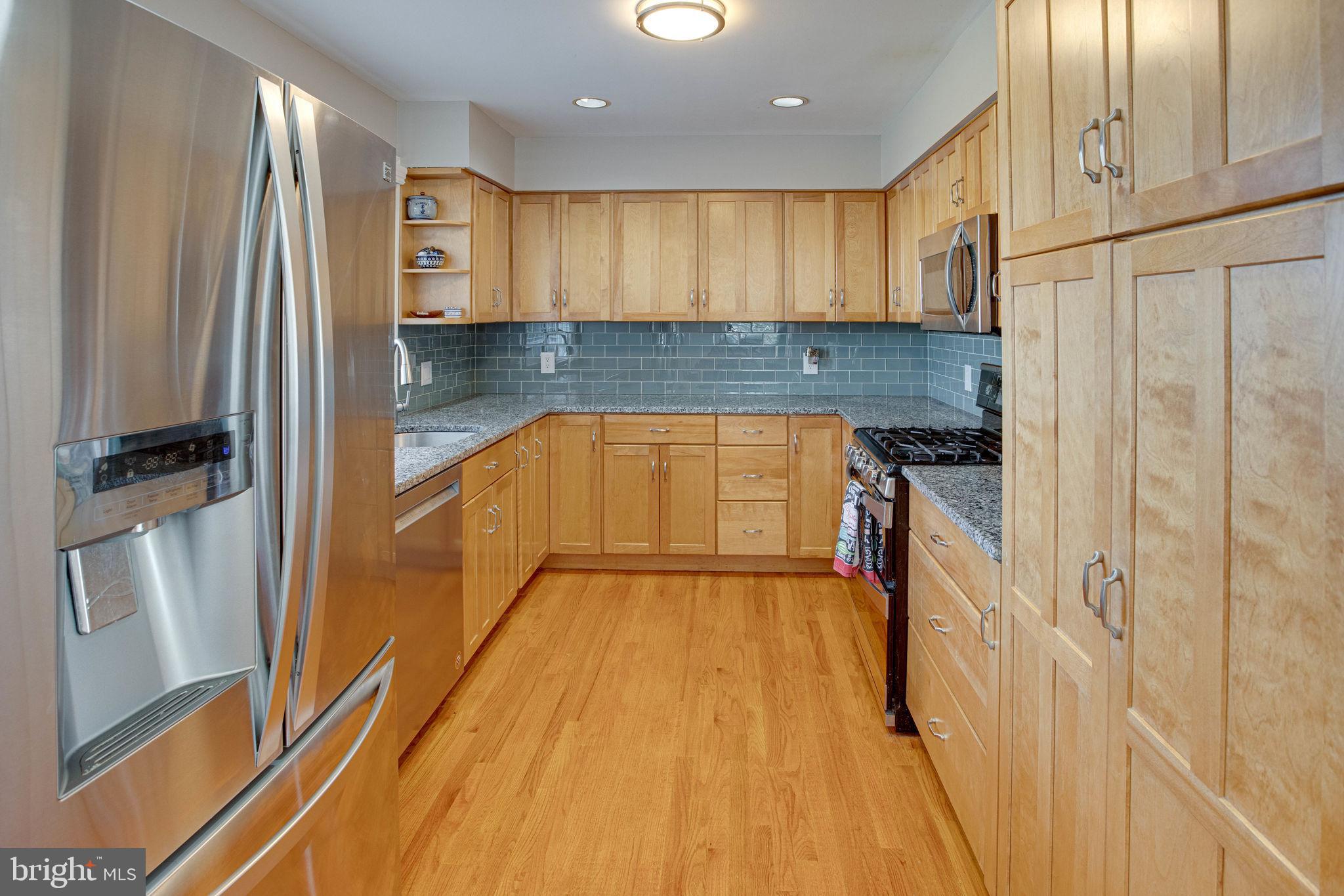 COUNTRY CLUB VIEW - Residential