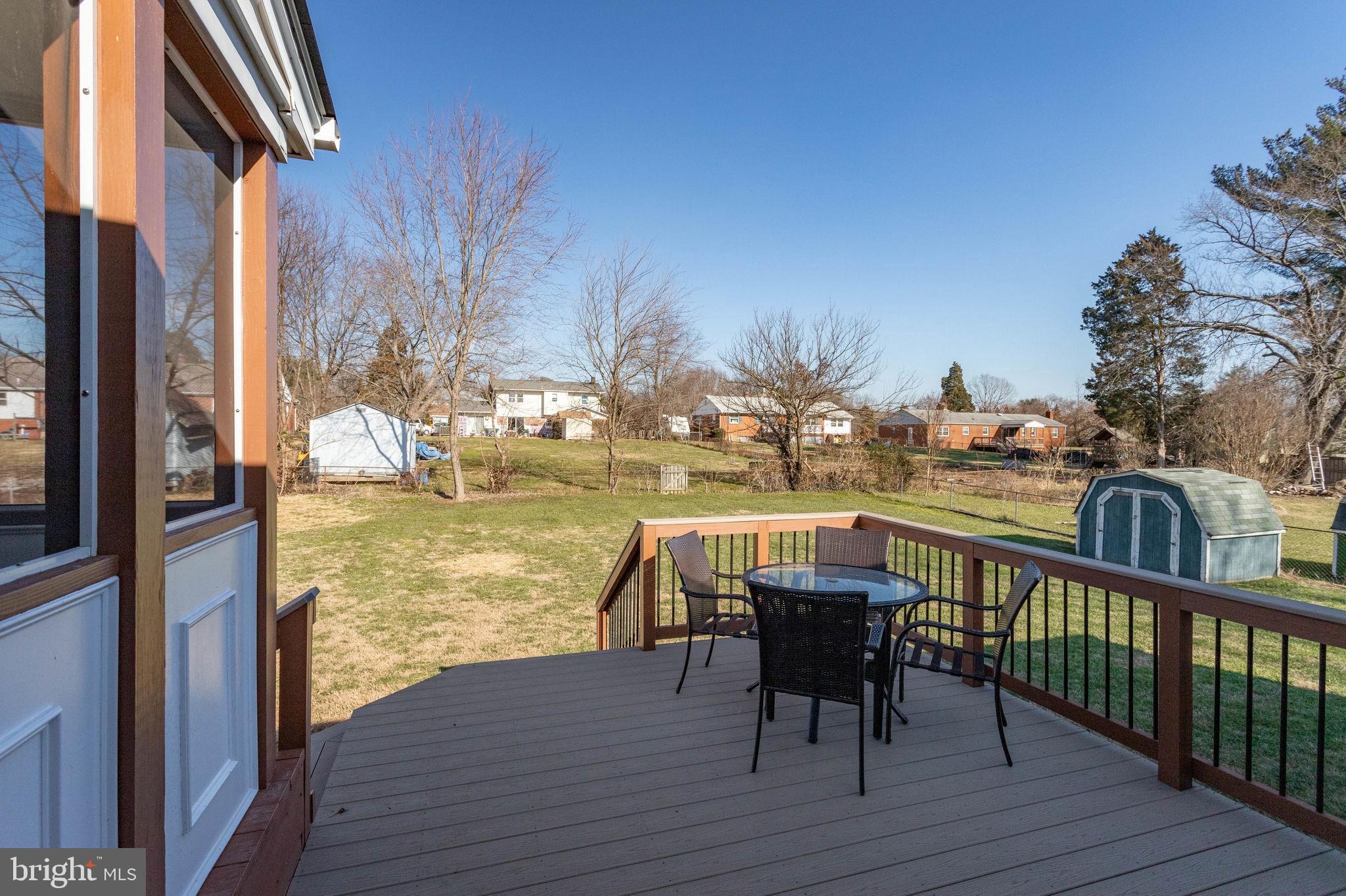 COUNTRY CLUB VIEW - Residential