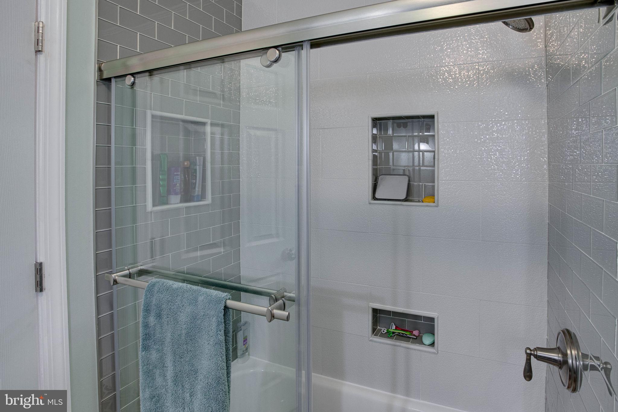 COUNTRY CLUB VIEW - Residential