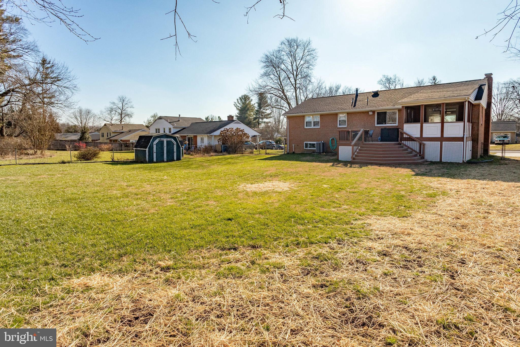 COUNTRY CLUB VIEW - Residential