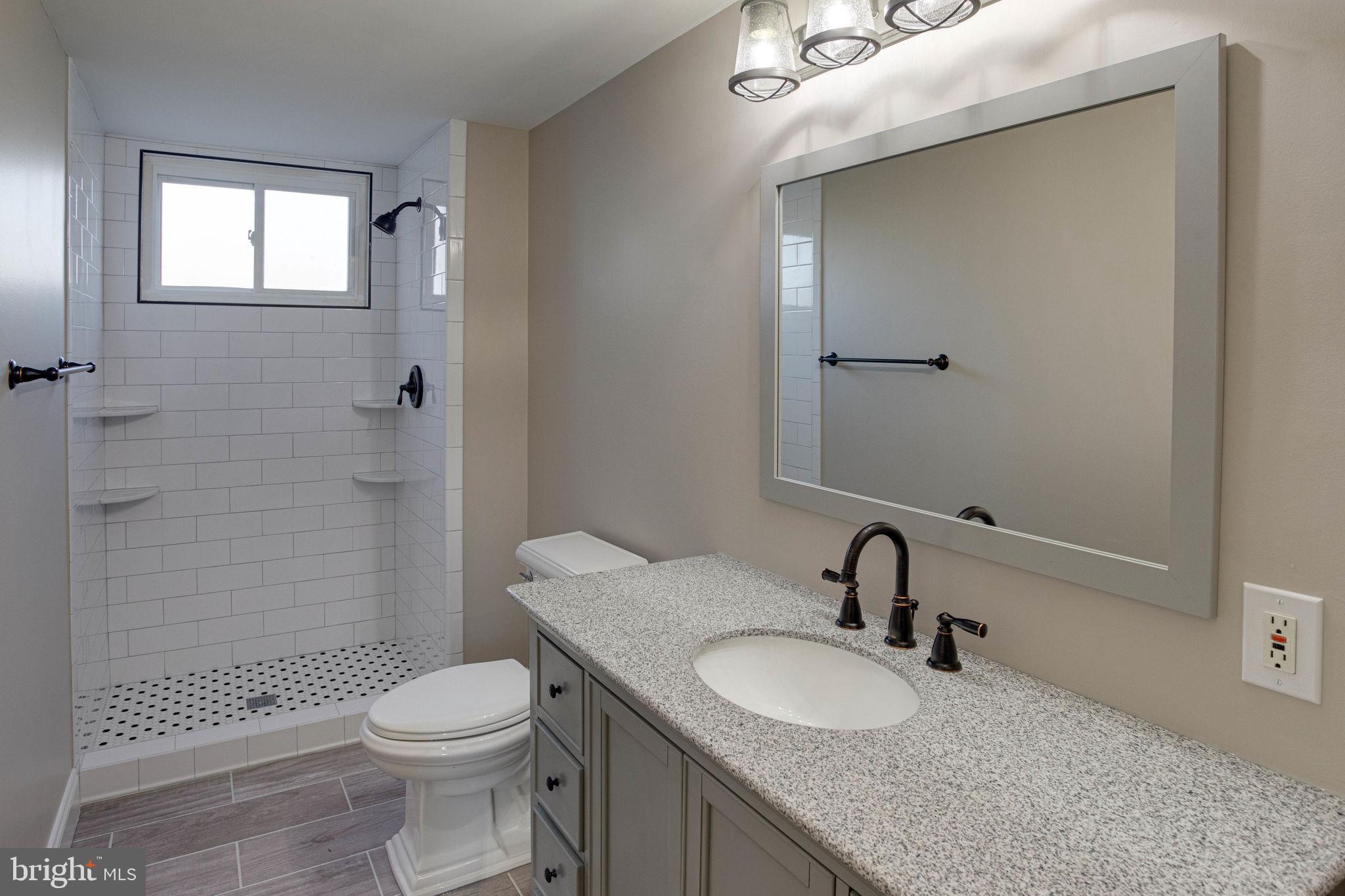 COUNTRY CLUB VIEW - Residential