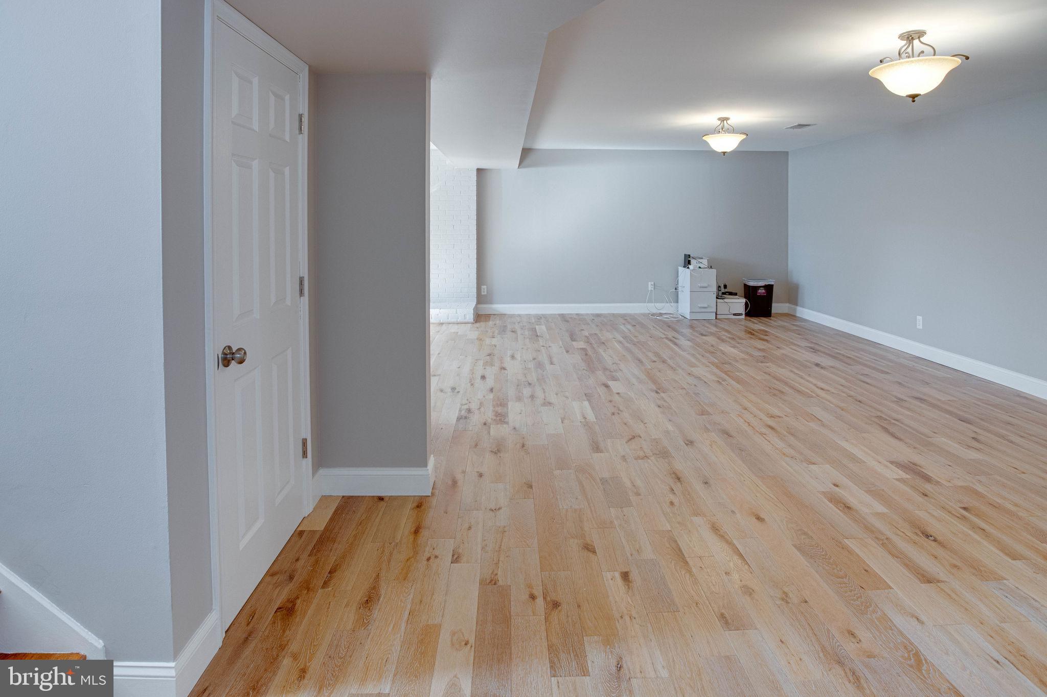 COUNTRY CLUB VIEW - Residential