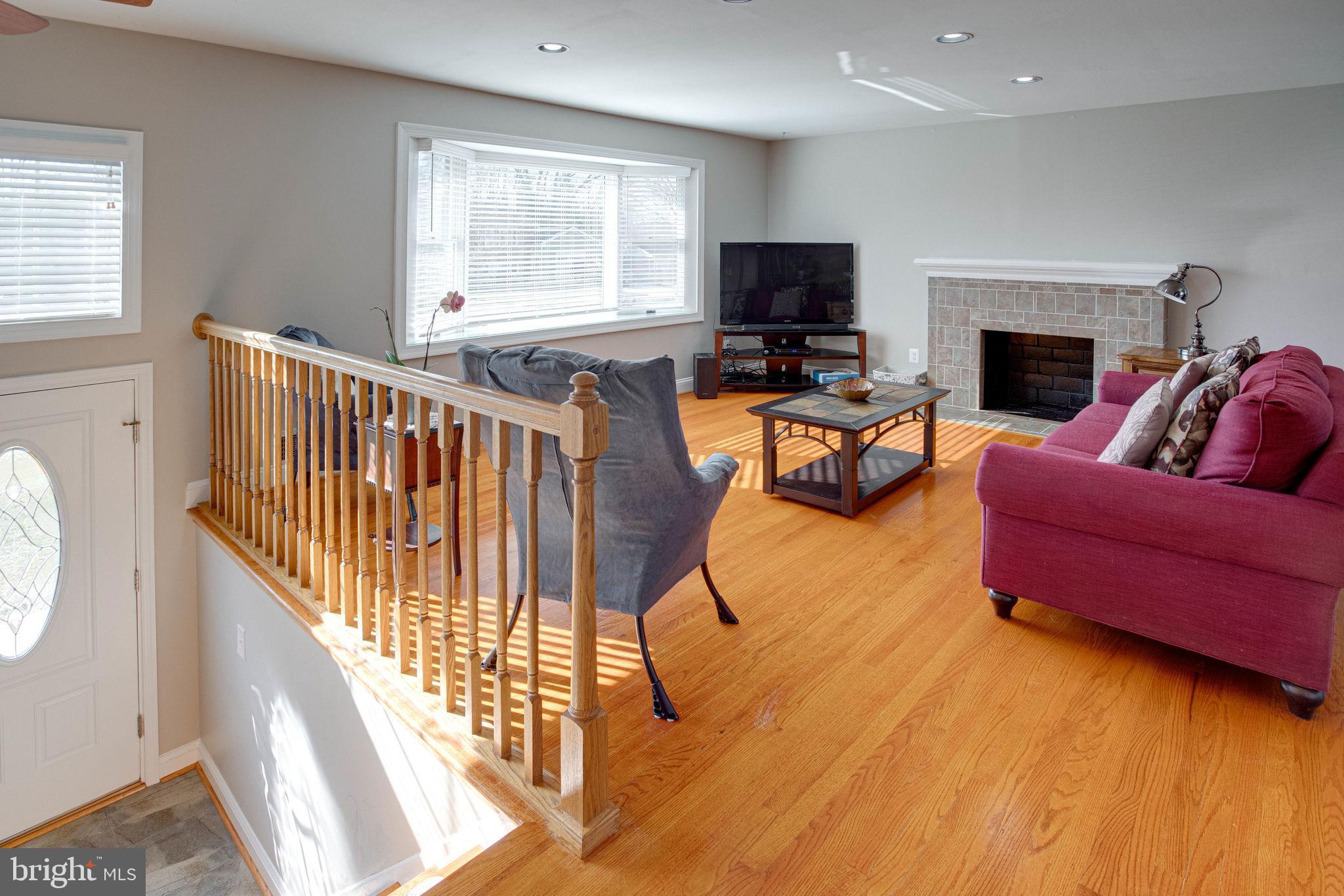 COUNTRY CLUB VIEW - Residential